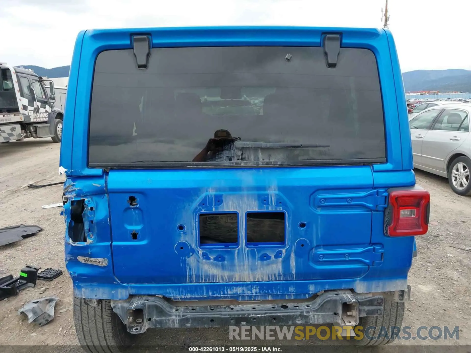 17 Photograph of a damaged car 1C4PJXEG0RW344058 JEEP WRANGLER 2024