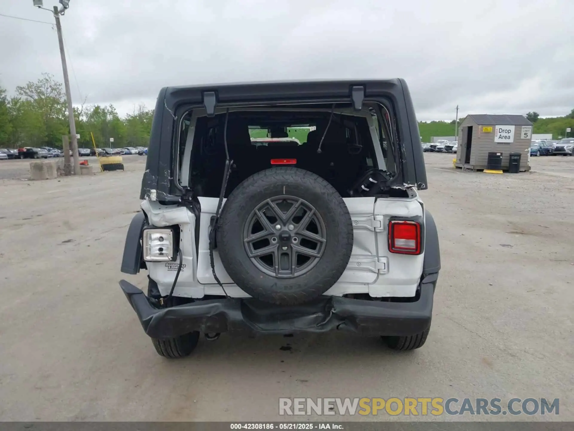 16 Photograph of a damaged car 1C4PJXDN4SW540350 JEEP WRANGLER 2025