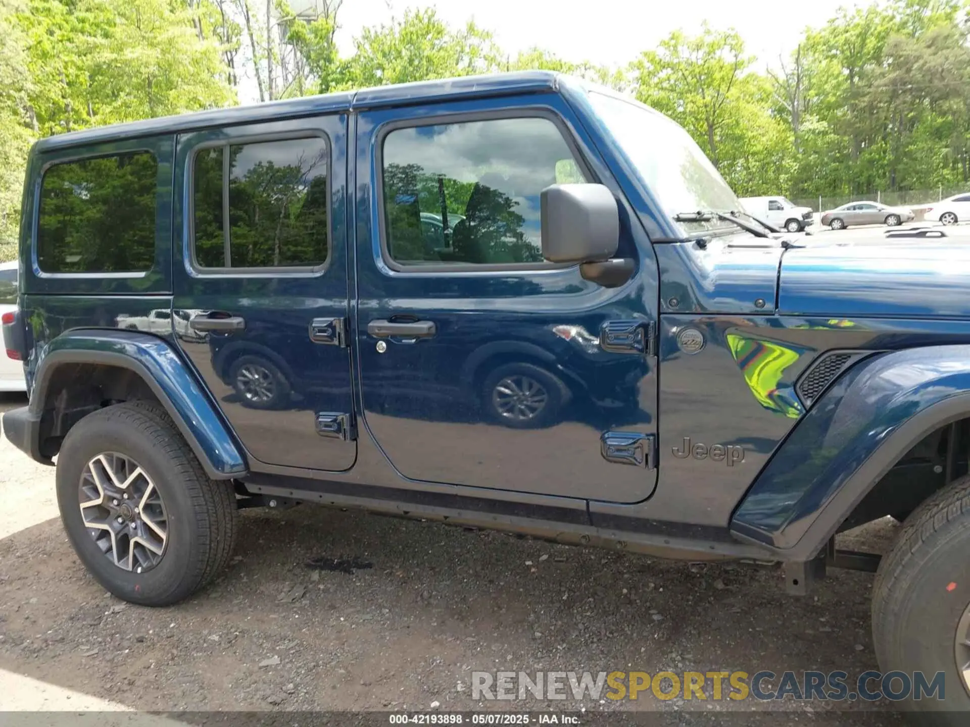 13 Photograph of a damaged car 1C4PJXEN0SW526234 JEEP WRANGLER 2025