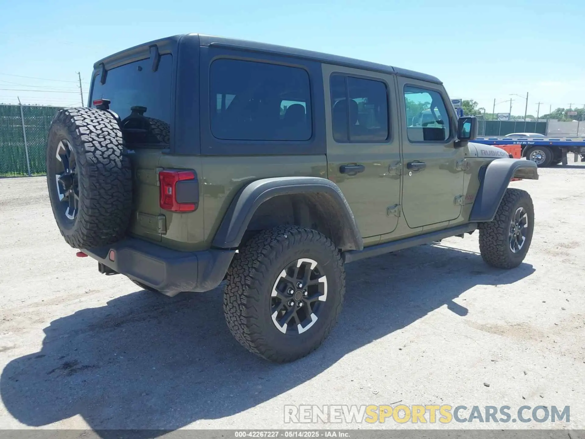 4 Photograph of a damaged car 1C4PJXFN2SW527531 JEEP WRANGLER 2025