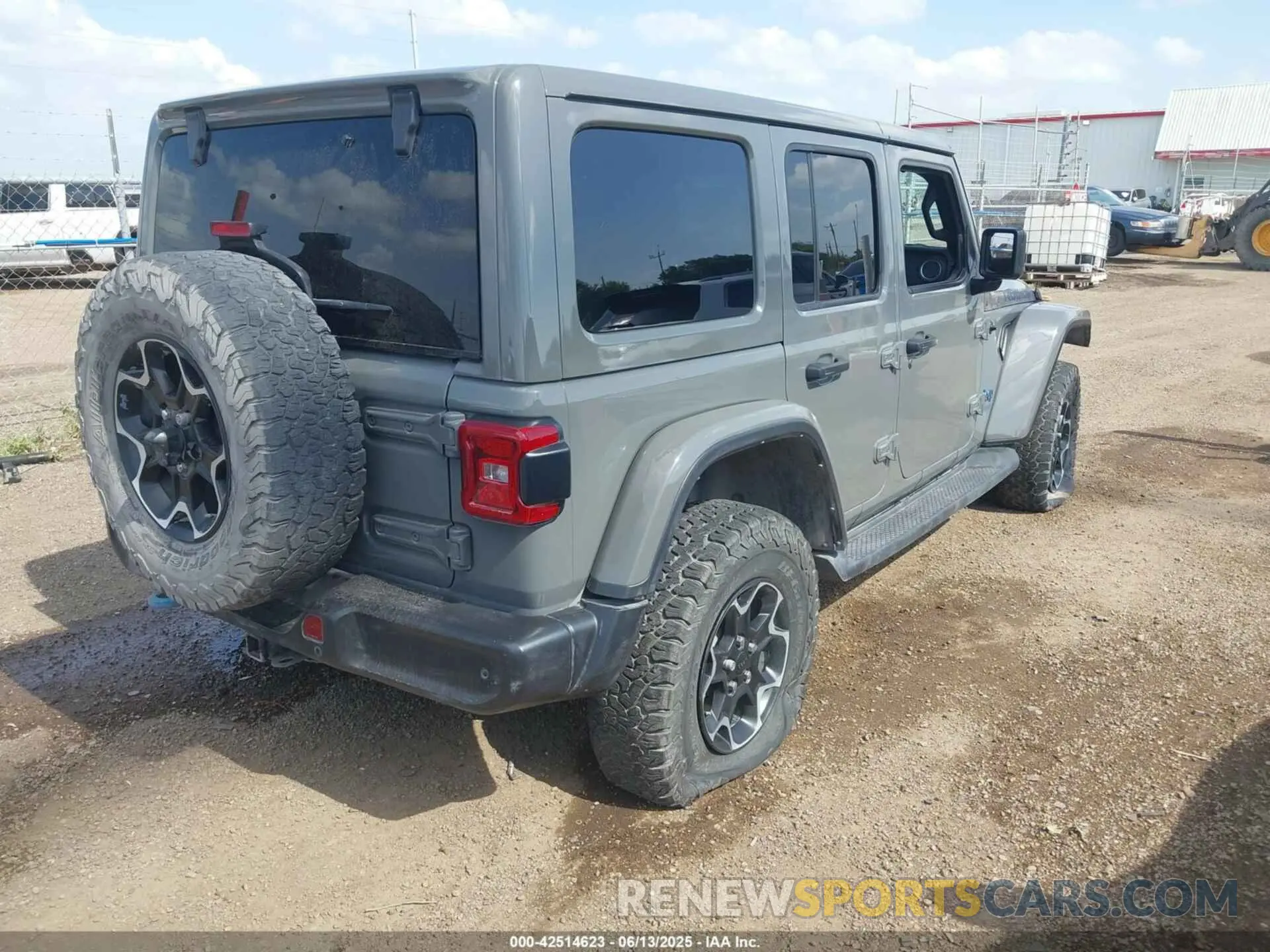 4 Photograph of a damaged car 1C4JJXR67MW716463 JEEP WRANGLER 4XE 2021