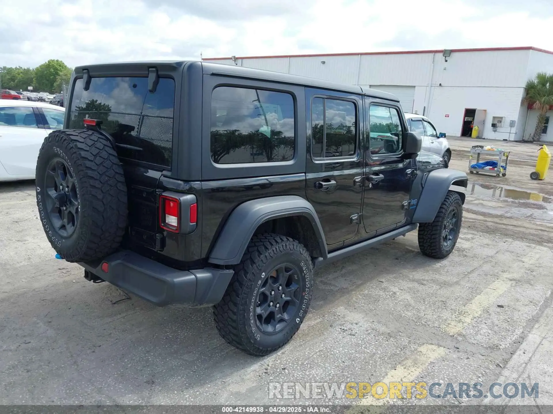4 Фотография поврежденного автомобиля 1C4JJXN60PW661350 JEEP WRANGLER 4XE 2023