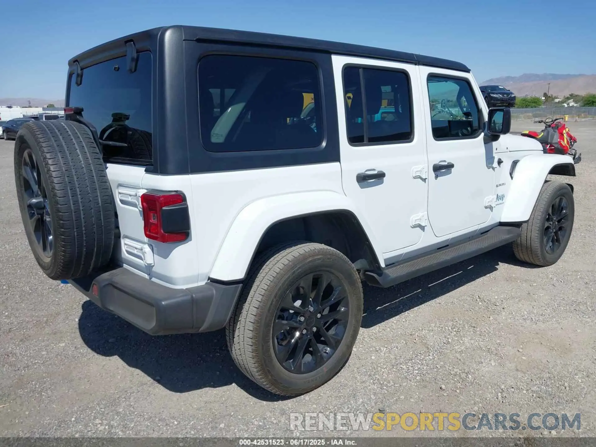 4 Фотография поврежденного автомобиля 1C4JJXP61PW536631 JEEP WRANGLER 4XE 2023