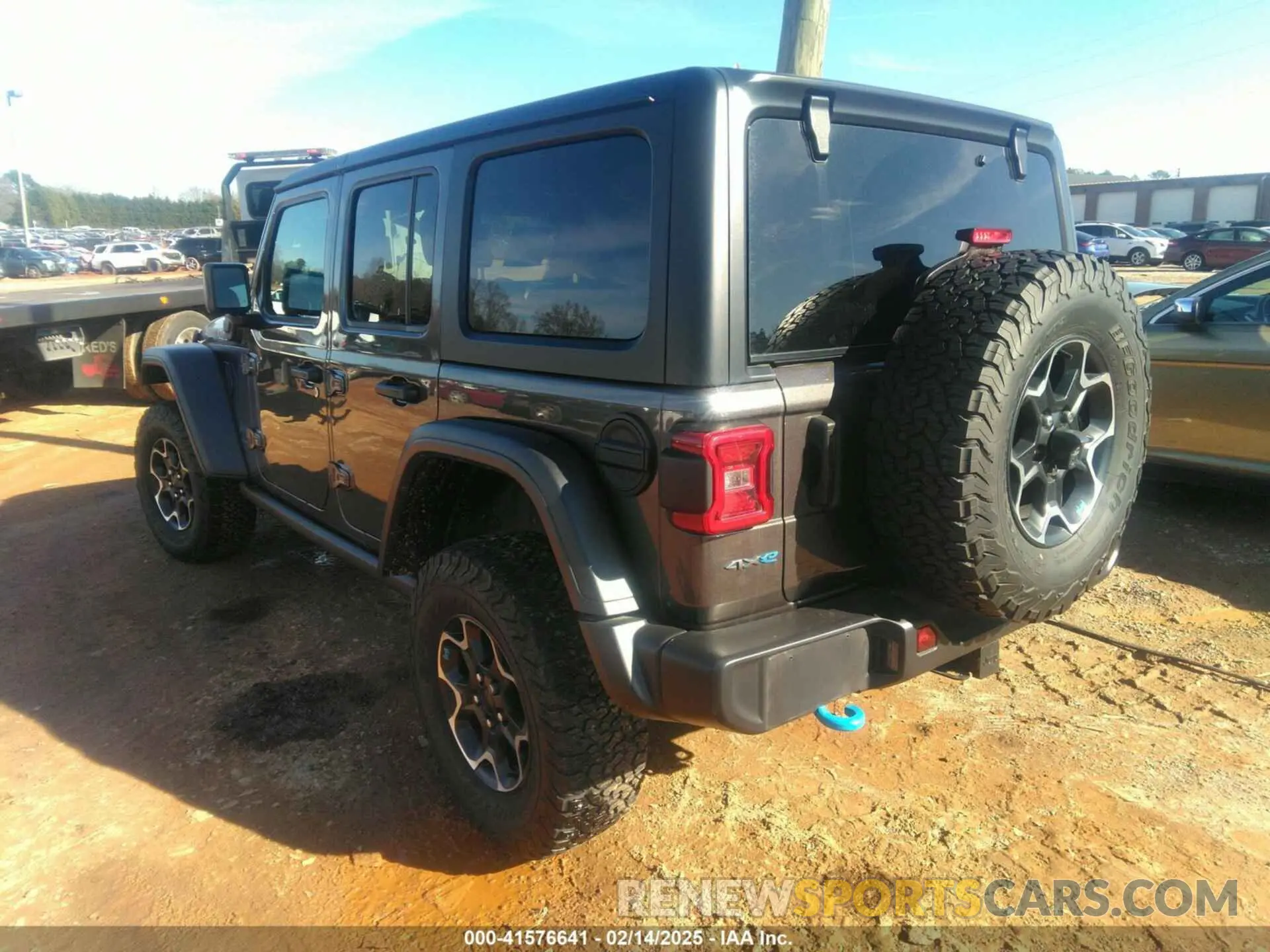 3 Фотография поврежденного автомобиля 1C4JJXR66PW583263 JEEP WRANGLER 4XE 2023