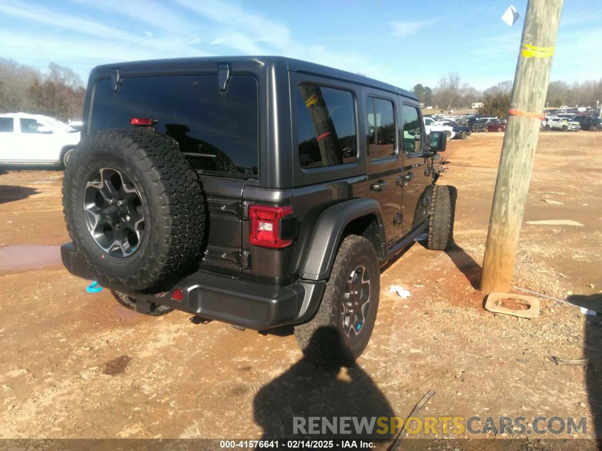 4 Фотография поврежденного автомобиля 1C4JJXR66PW583263 JEEP WRANGLER 4XE 2023