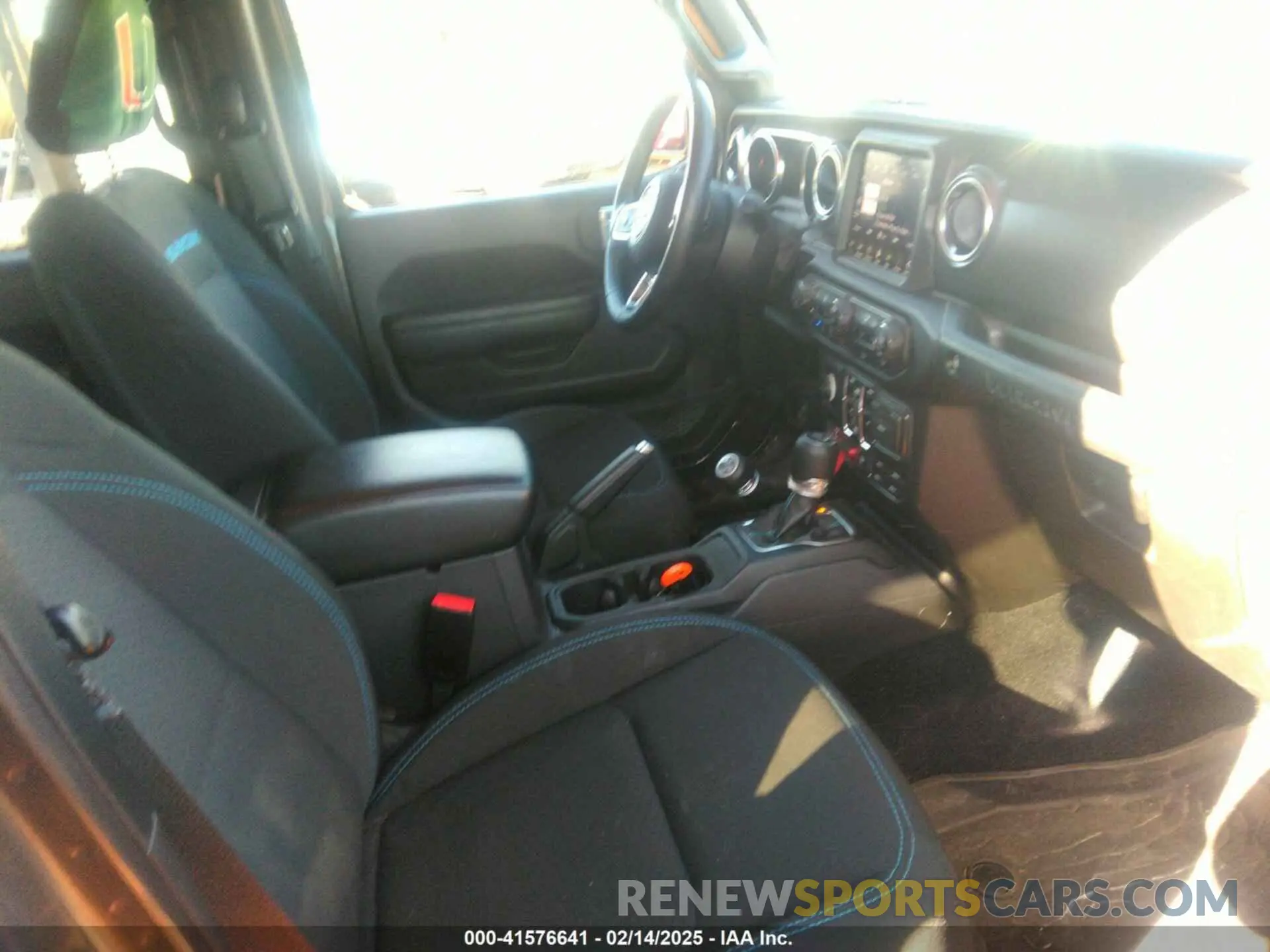 5 Фотография поврежденного автомобиля 1C4JJXR66PW583263 JEEP WRANGLER 4XE 2023