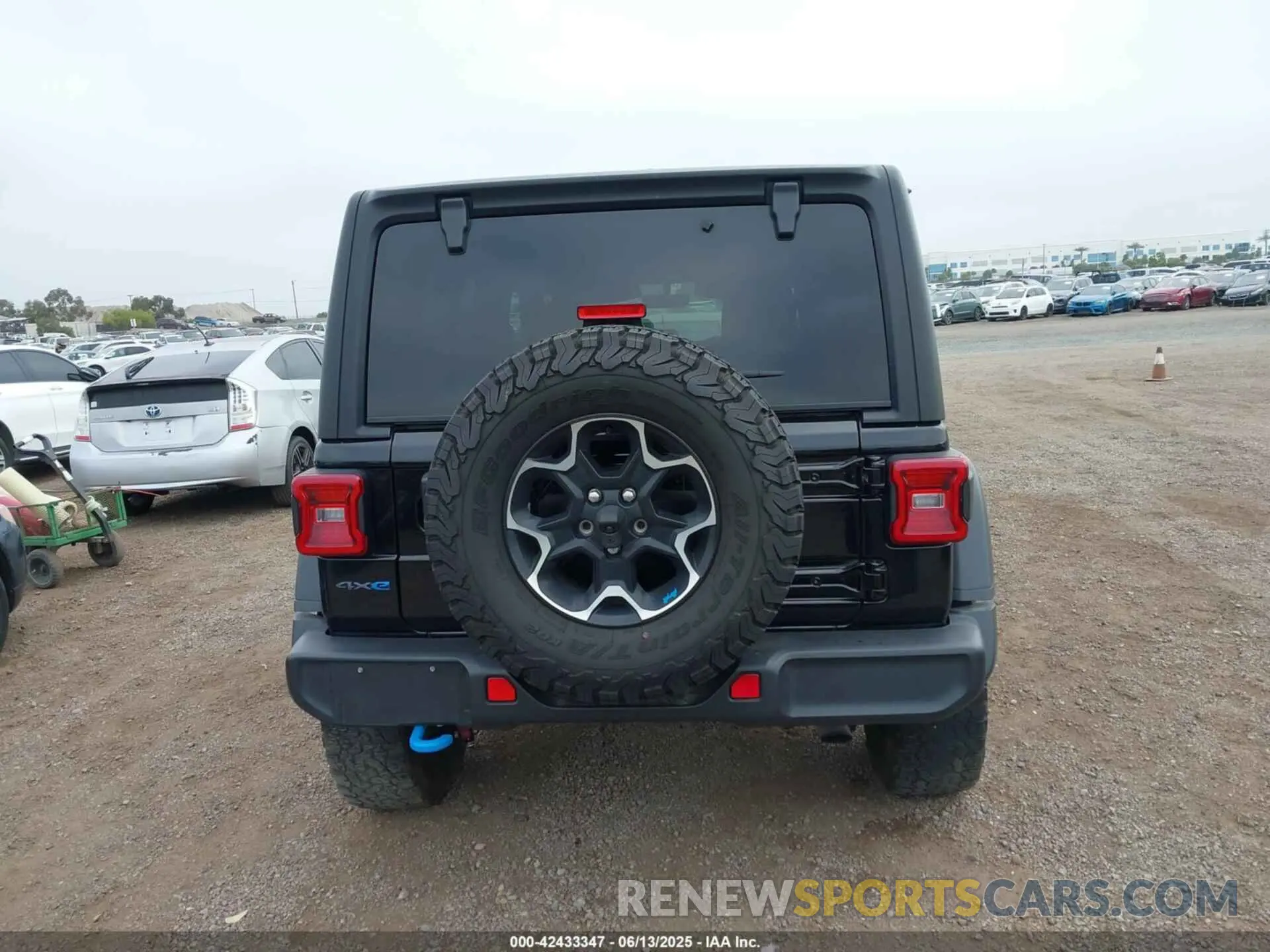 16 Фотография поврежденного автомобиля 1C4JJXR68PW663339 JEEP WRANGLER 4XE 2023