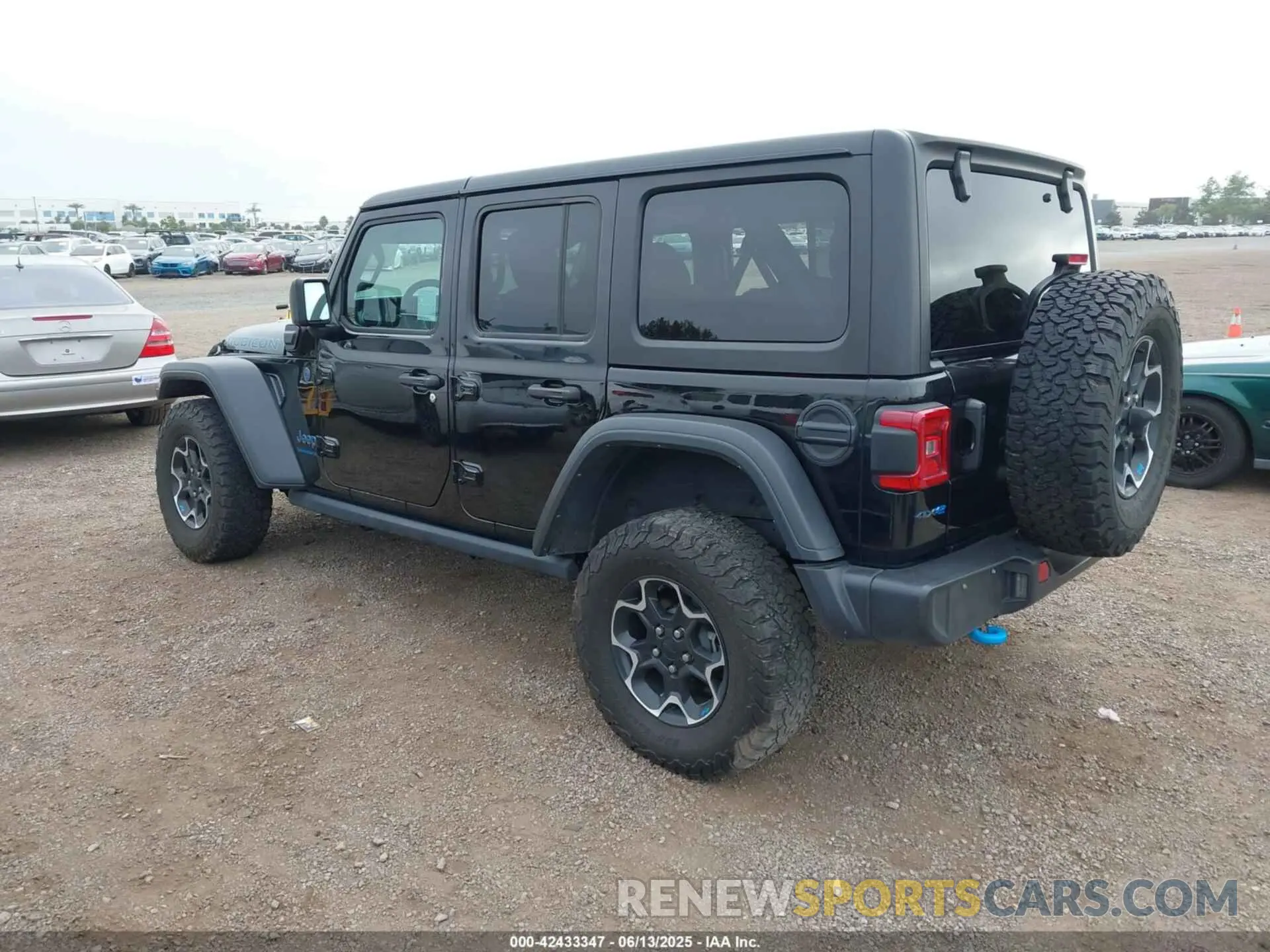 3 Фотография поврежденного автомобиля 1C4JJXR68PW663339 JEEP WRANGLER 4XE 2023