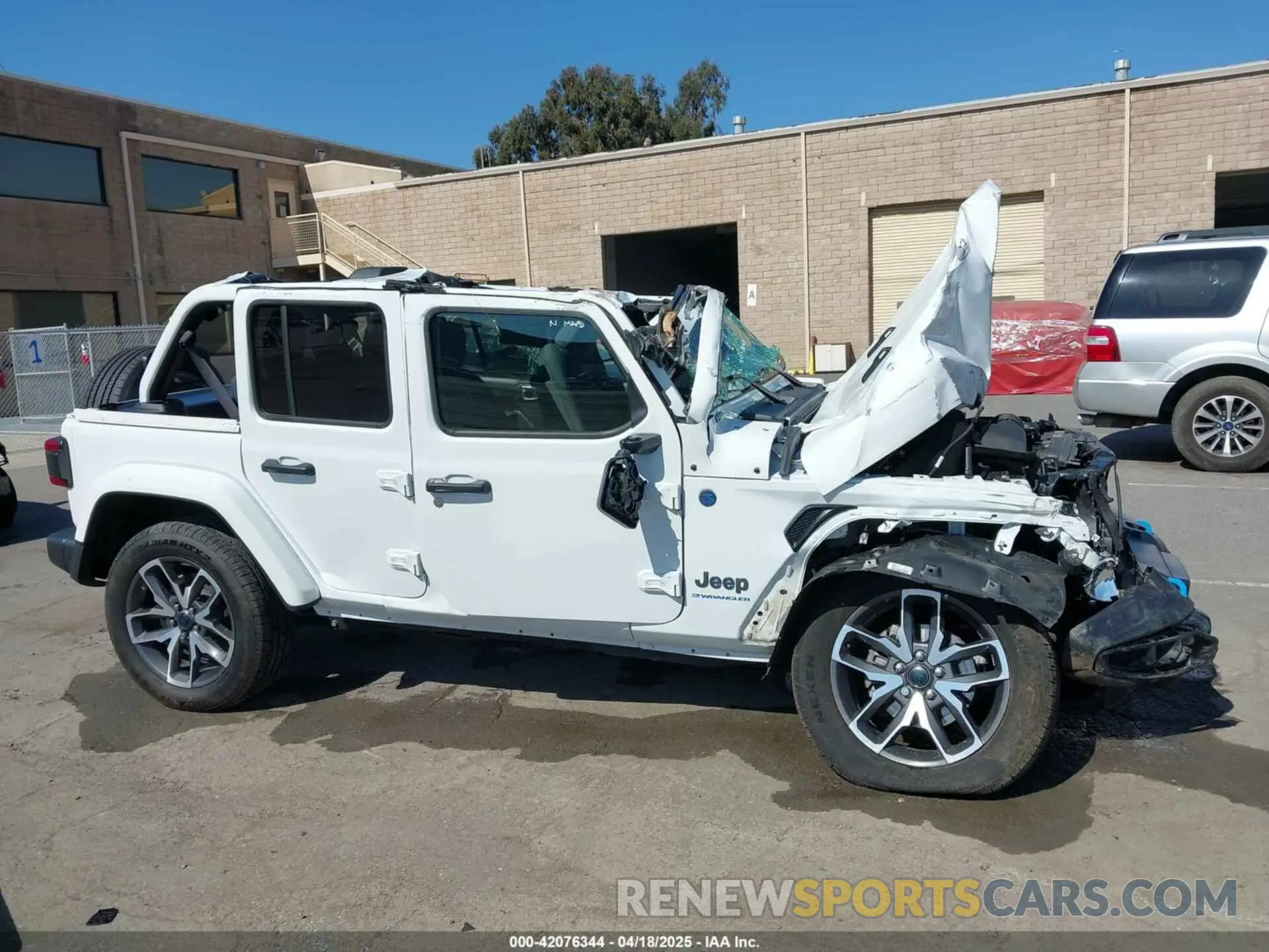 13 Фотография поврежденного автомобиля 1C4RJXN61RW116652 JEEP WRANGLER 4XE 2024