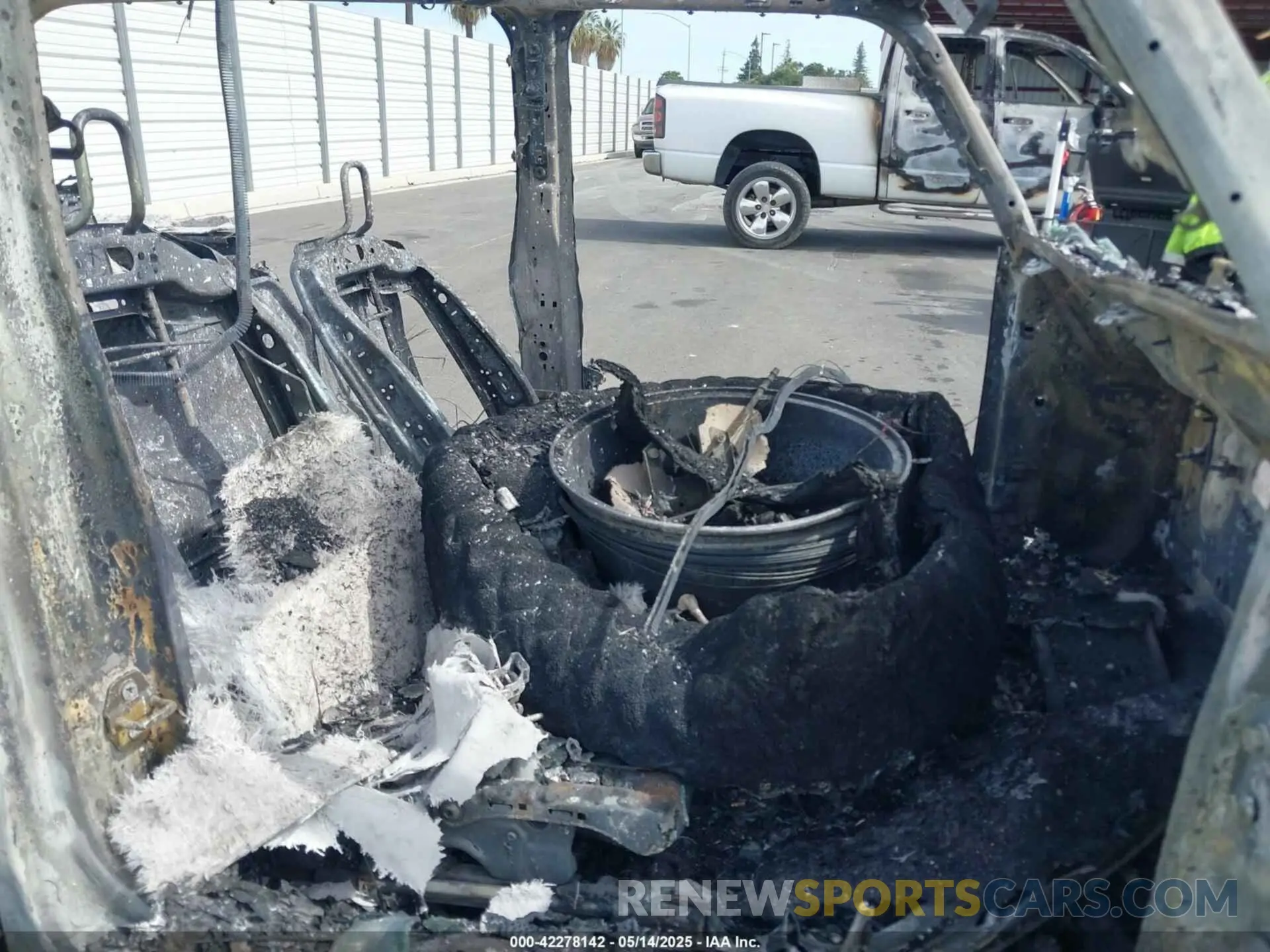 5 Фотография поврежденного автомобиля 1C4RJXN62RW310445 JEEP WRANGLER 4XE 2024
