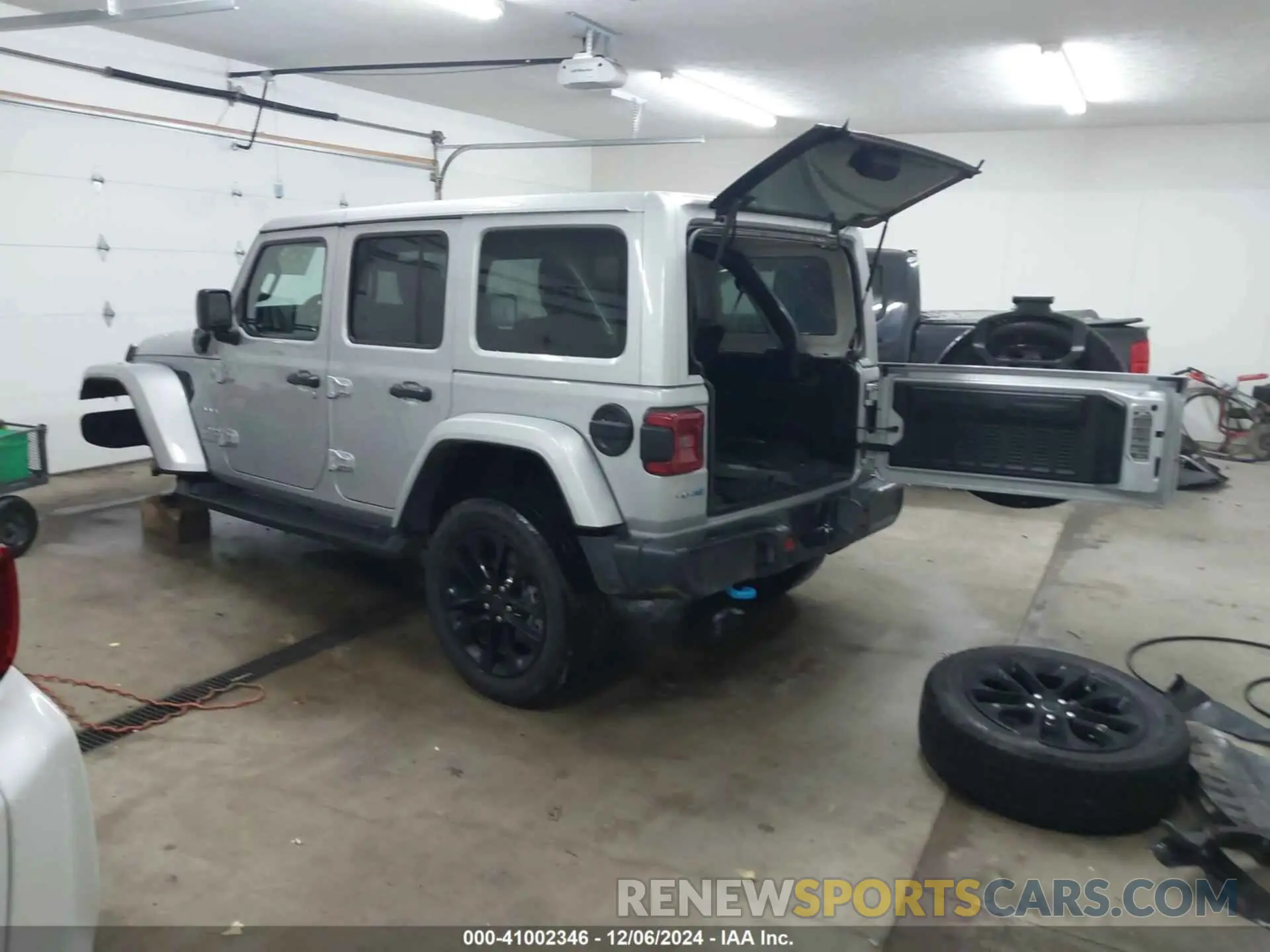3 Фотография поврежденного автомобиля 1C4RJXP63RW202929 JEEP WRANGLER 4XE 2024