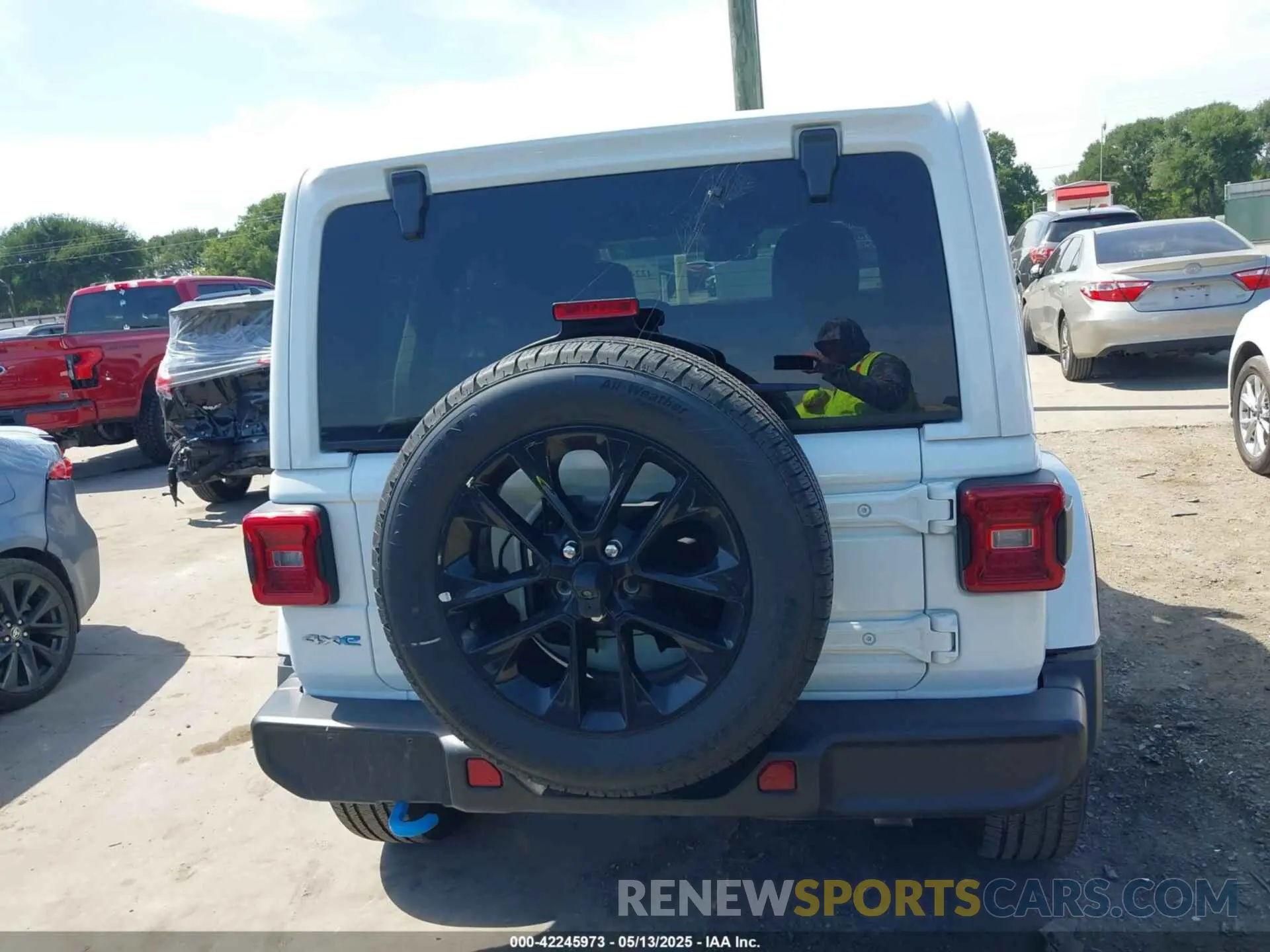 16 Photograph of a damaged car 1C4RJXP64RW225507 JEEP WRANGLER 4XE 2024