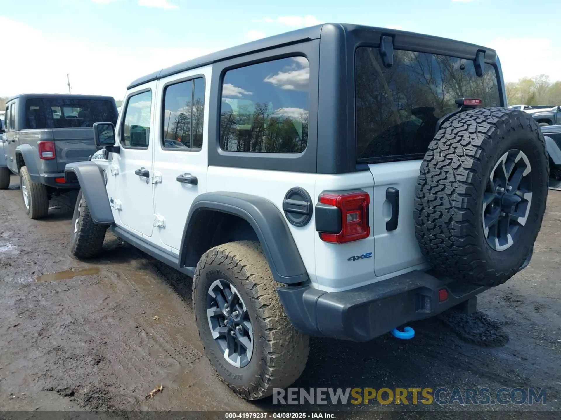 3 Фотография поврежденного автомобиля 1C4RJXR61RW232315 JEEP WRANGLER 4XE 2024
