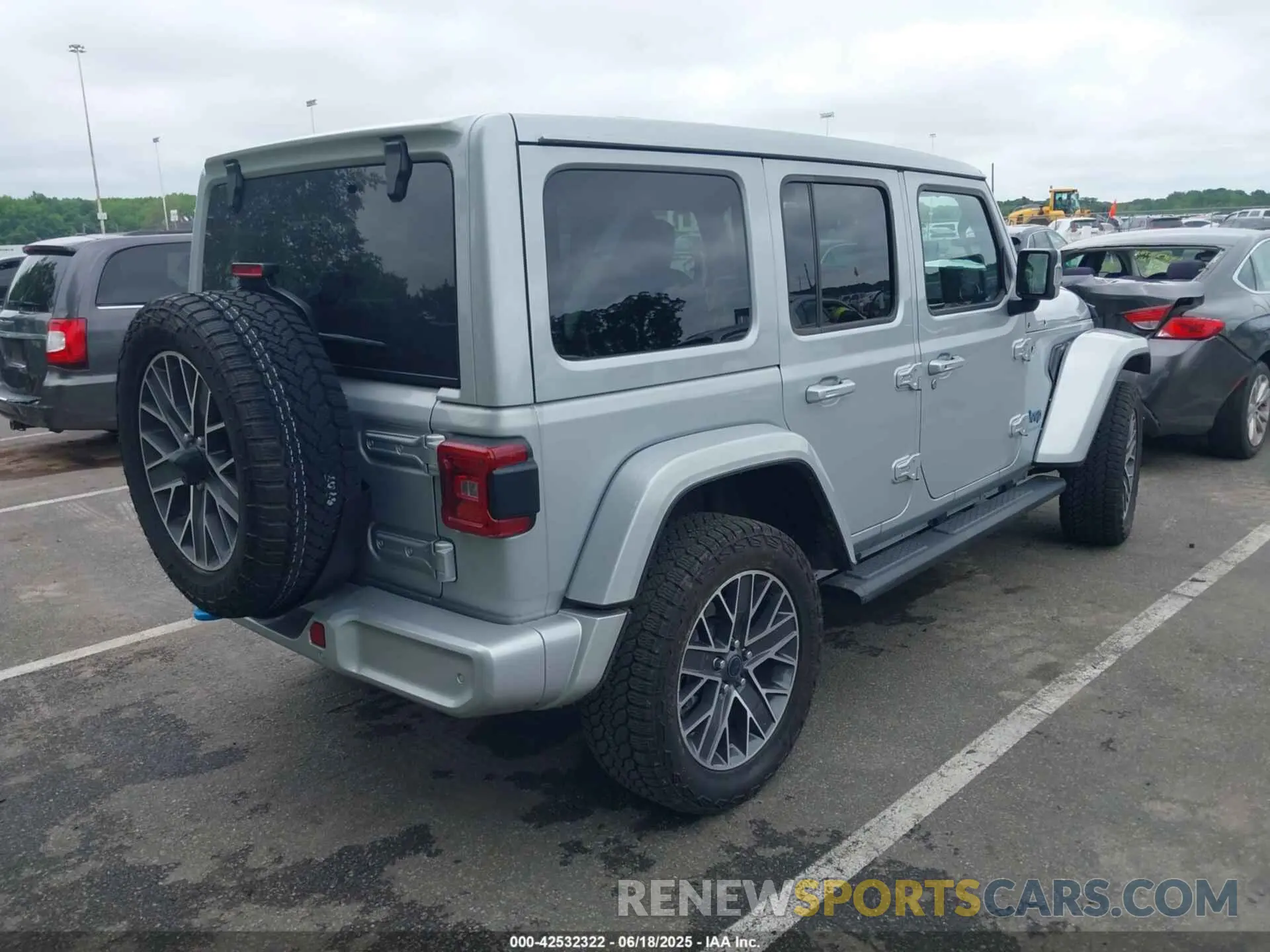 4 Фотография поврежденного автомобиля 1C4RJXU62RW220505 JEEP WRANGLER 4XE 2024