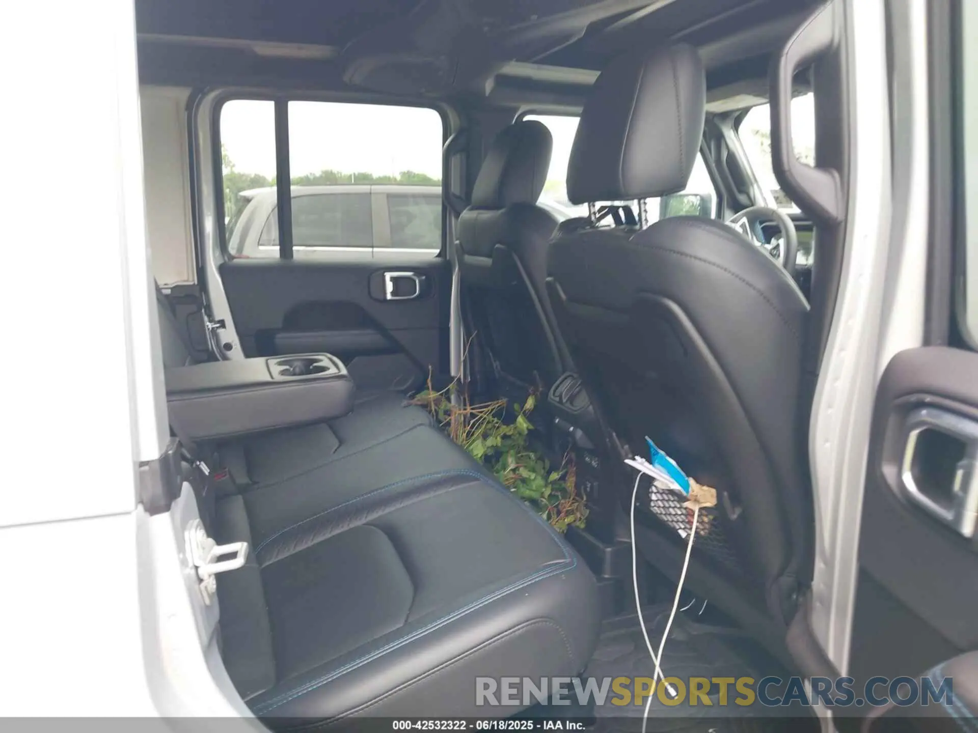 8 Фотография поврежденного автомобиля 1C4RJXU62RW220505 JEEP WRANGLER 4XE 2024