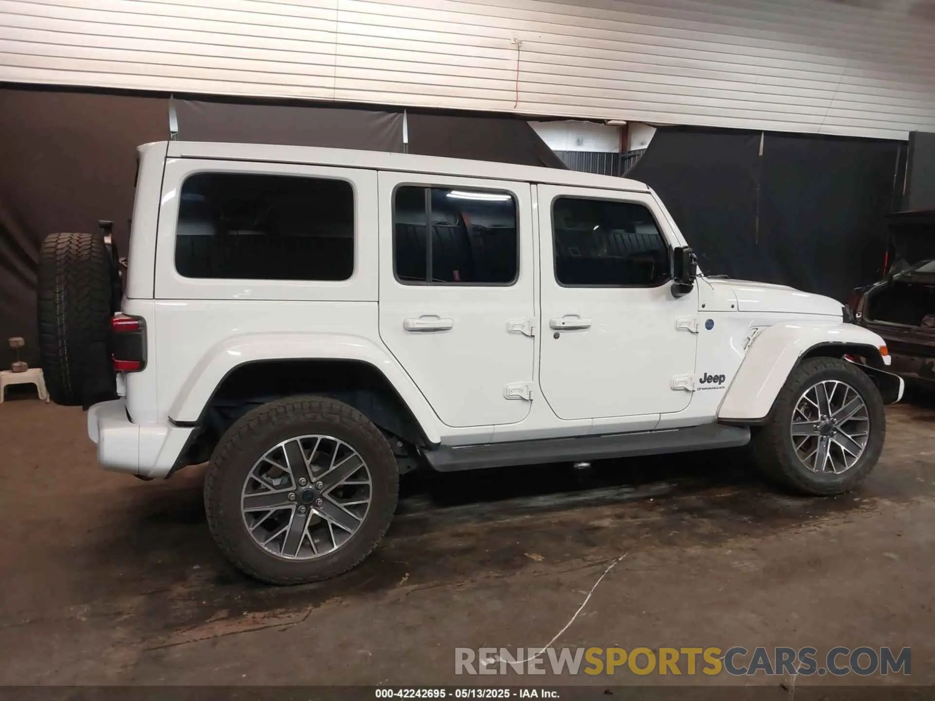 13 Фотография поврежденного автомобиля 1C4RJXU63RW147273 JEEP WRANGLER 4XE 2024