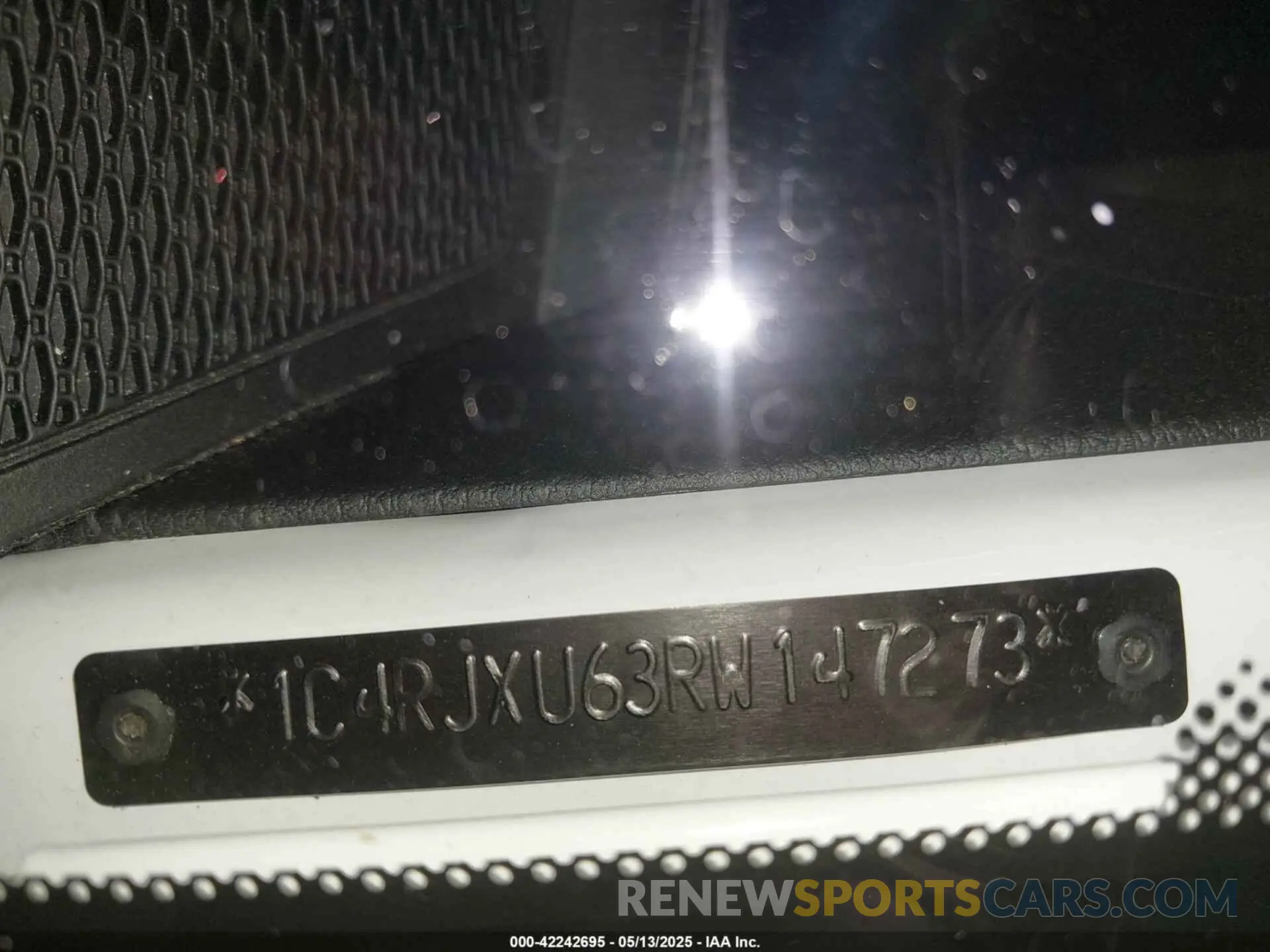 17 Фотография поврежденного автомобиля 1C4RJXU63RW147273 JEEP WRANGLER 4XE 2024