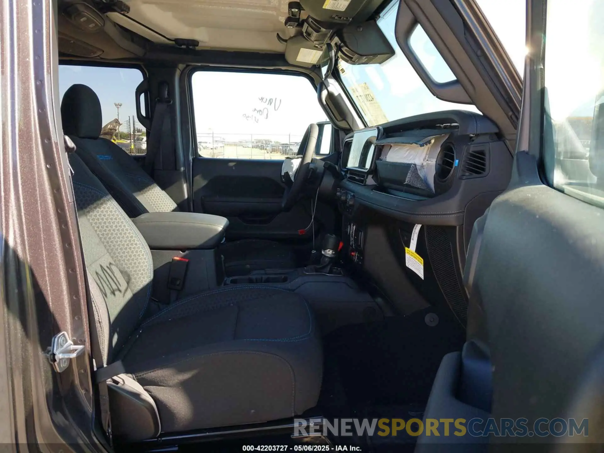 5 Photograph of a damaged car 1C4RJXR63SW572071 JEEP WRANGLER 4XE 2025