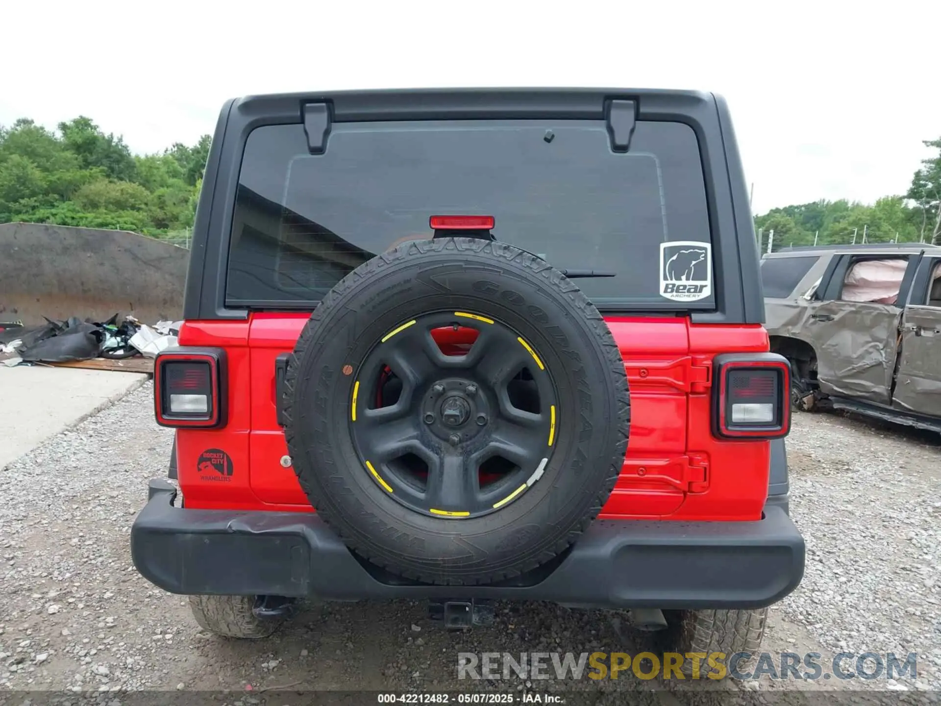 16 Photograph of a damaged car 1C4HJXDG0KW560147 JEEP WRANGLER UNLIMITED 2019