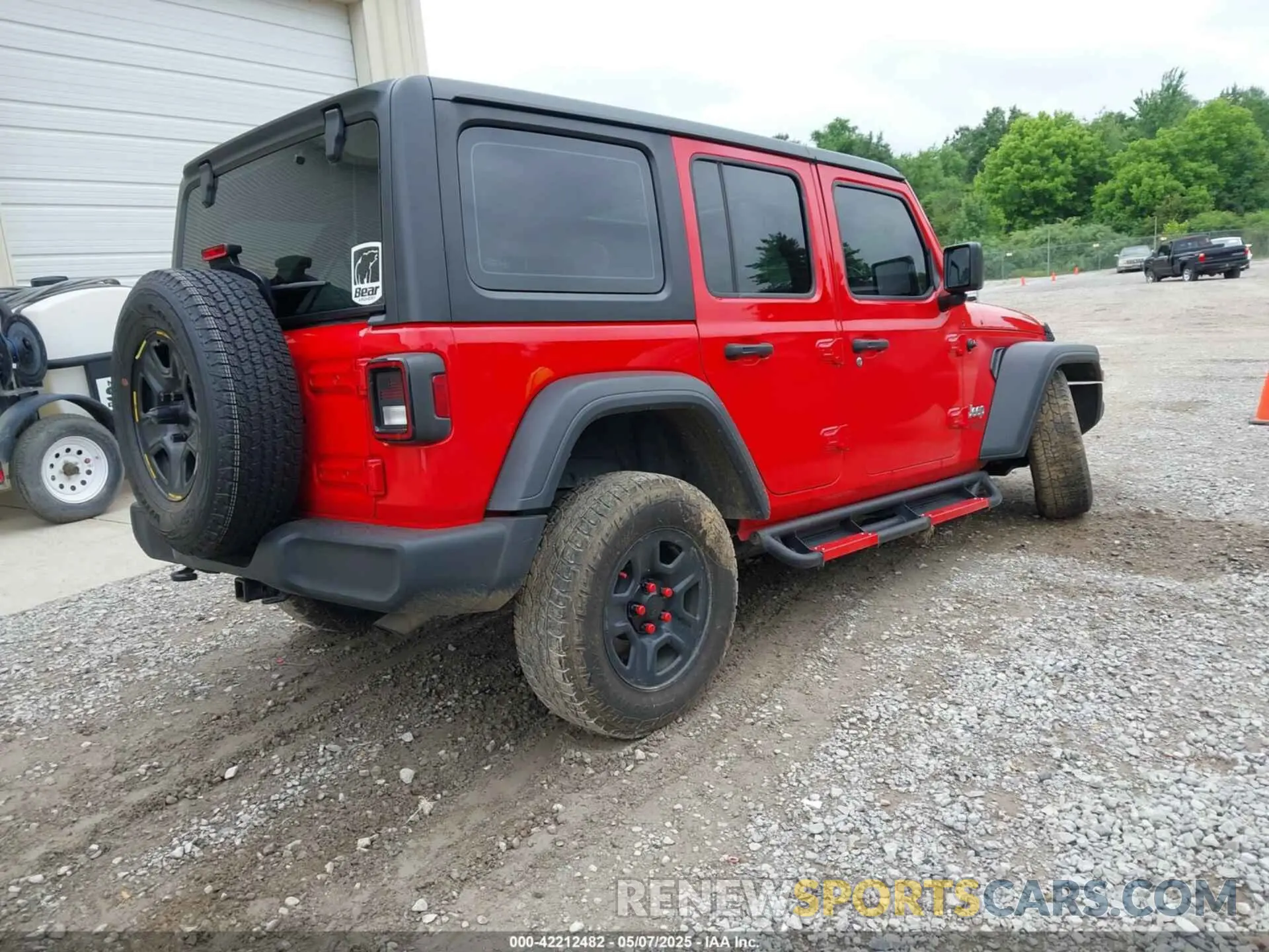 4 Photograph of a damaged car 1C4HJXDG0KW560147 JEEP WRANGLER UNLIMITED 2019