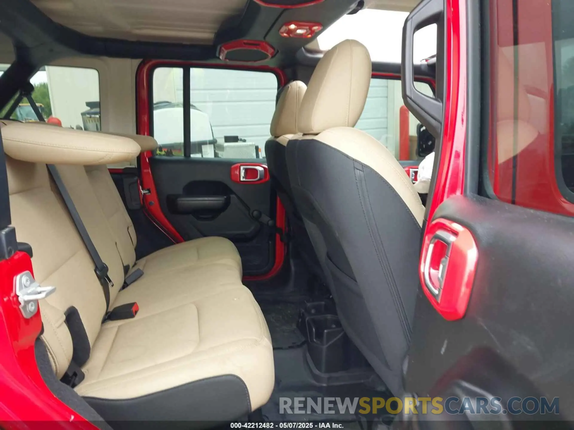 8 Photograph of a damaged car 1C4HJXDG0KW560147 JEEP WRANGLER UNLIMITED 2019
