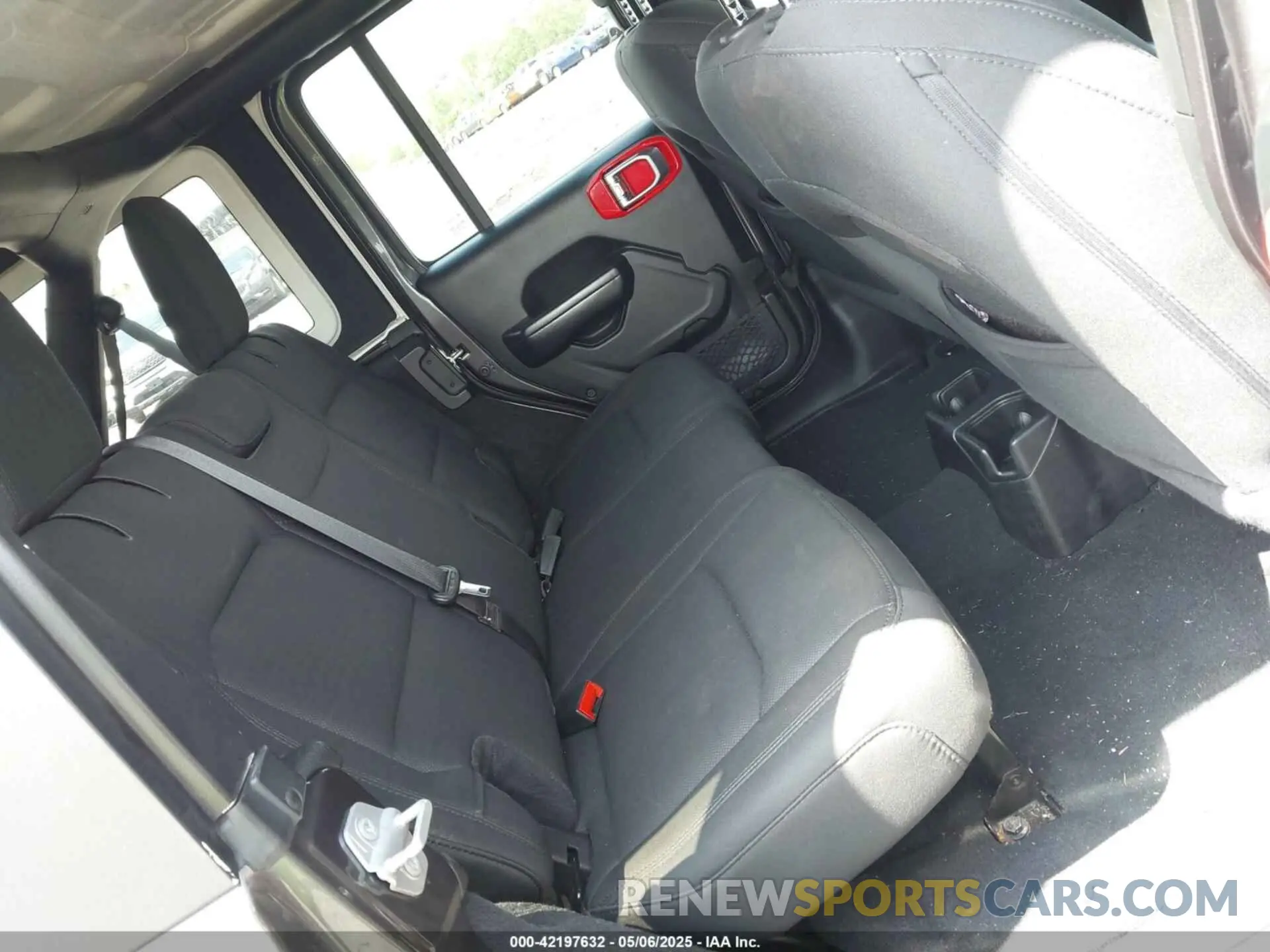 8 Photograph of a damaged car 1C4HJXDG3KW569389 JEEP WRANGLER UNLIMITED 2019