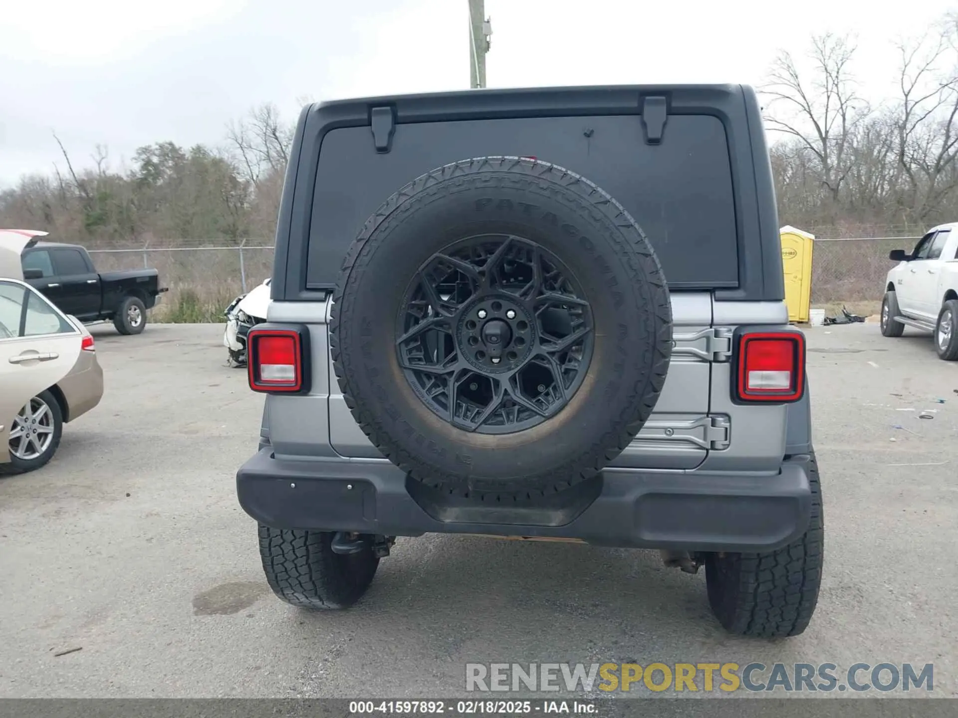 16 Photograph of a damaged car 1C4HJXDG4KW518726 JEEP WRANGLER UNLIMITED 2019