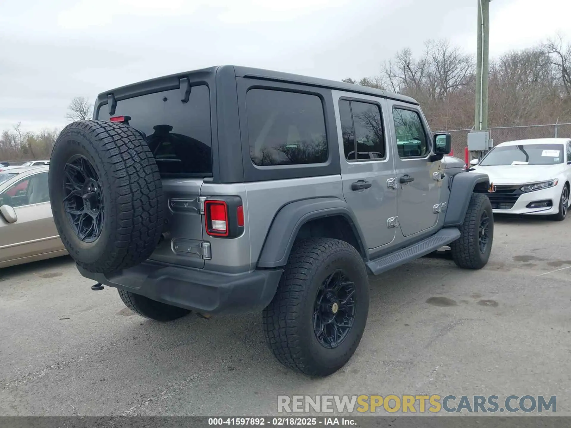 4 Photograph of a damaged car 1C4HJXDG4KW518726 JEEP WRANGLER UNLIMITED 2019