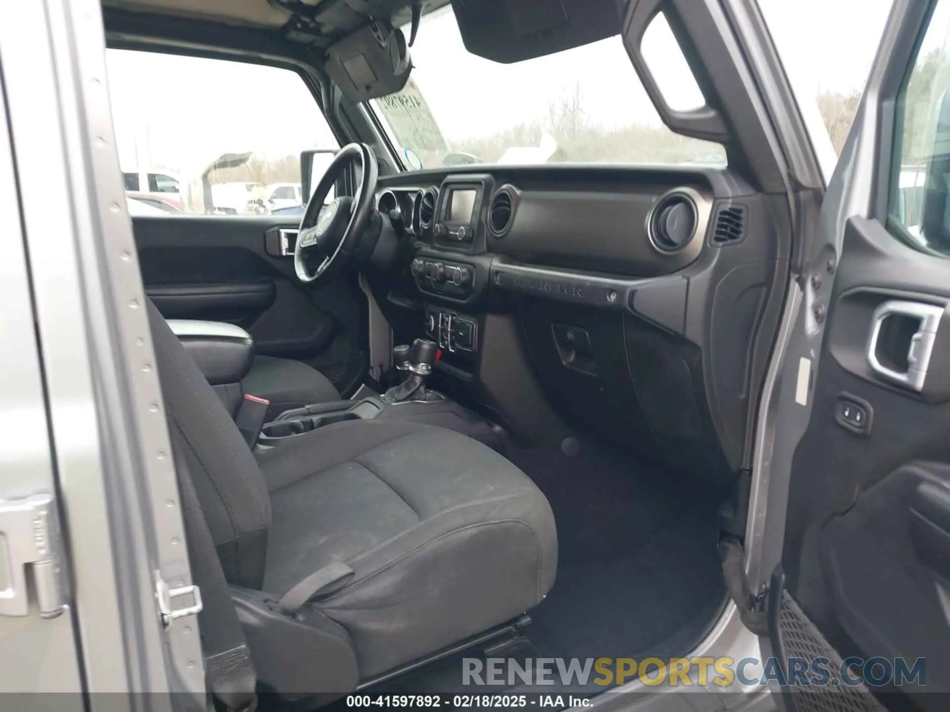 5 Photograph of a damaged car 1C4HJXDG4KW518726 JEEP WRANGLER UNLIMITED 2019