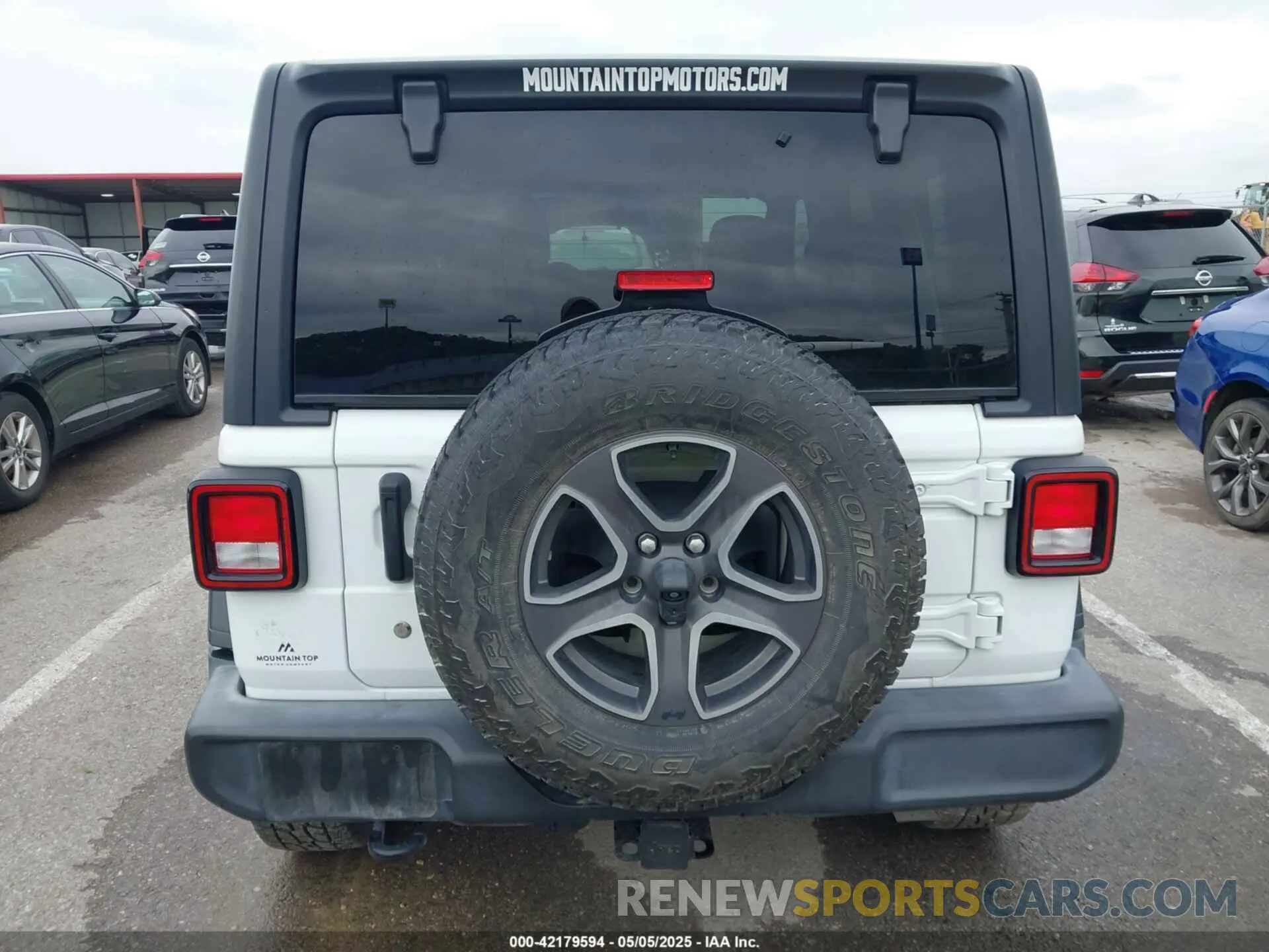 17 Photograph of a damaged car 1C4HJXDG9KW578596 JEEP WRANGLER UNLIMITED 2019
