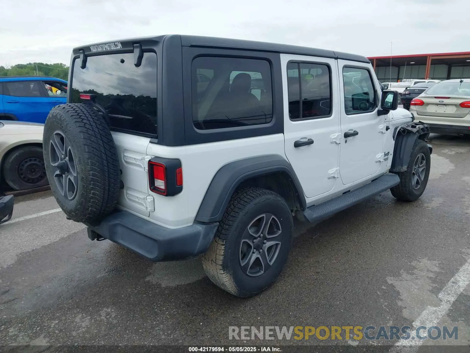 4 Photograph of a damaged car 1C4HJXDG9KW578596 JEEP WRANGLER UNLIMITED 2019