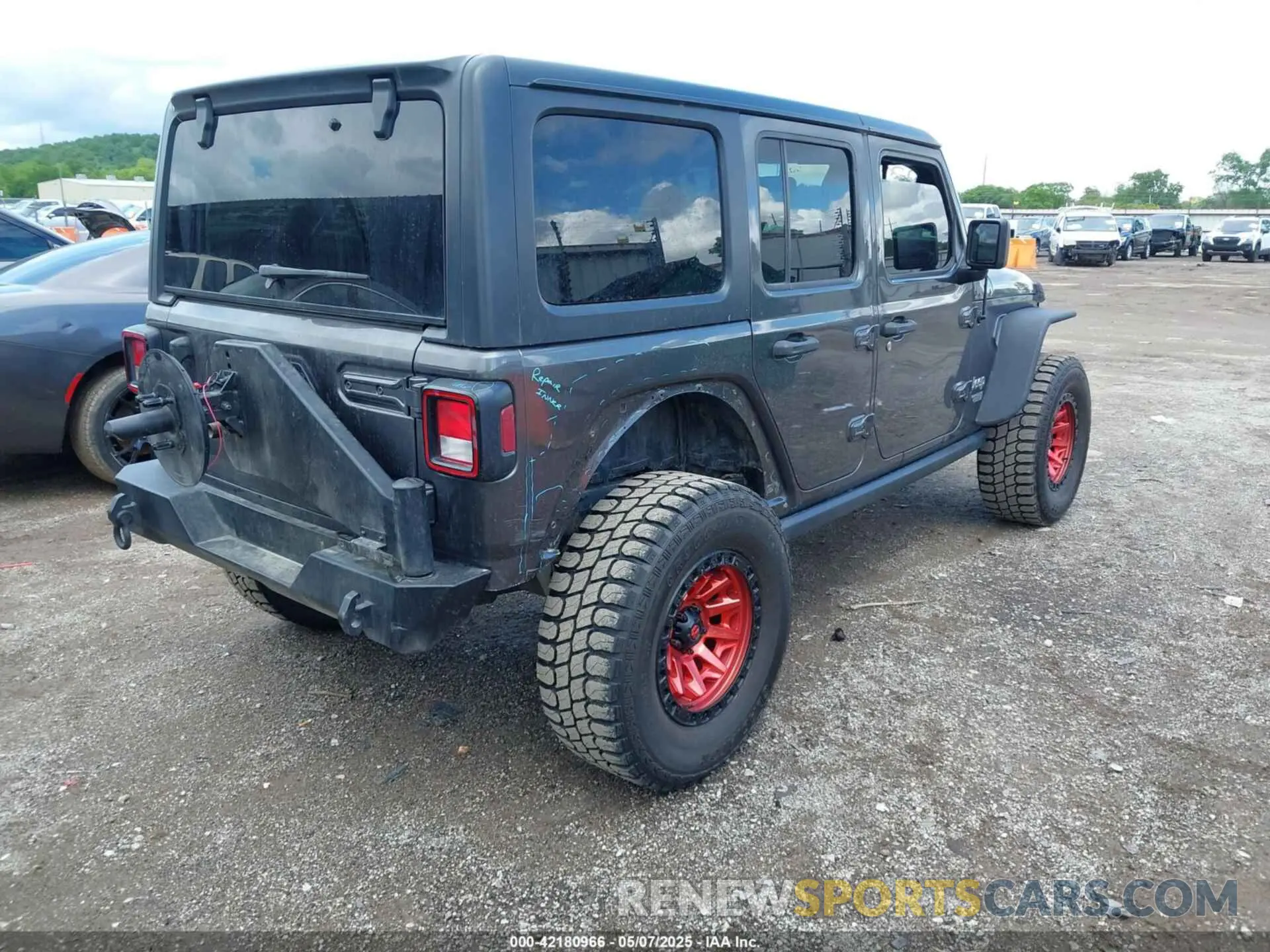4 Photograph of a damaged car 1C4HJXDG9KW598816 JEEP WRANGLER UNLIMITED 2019