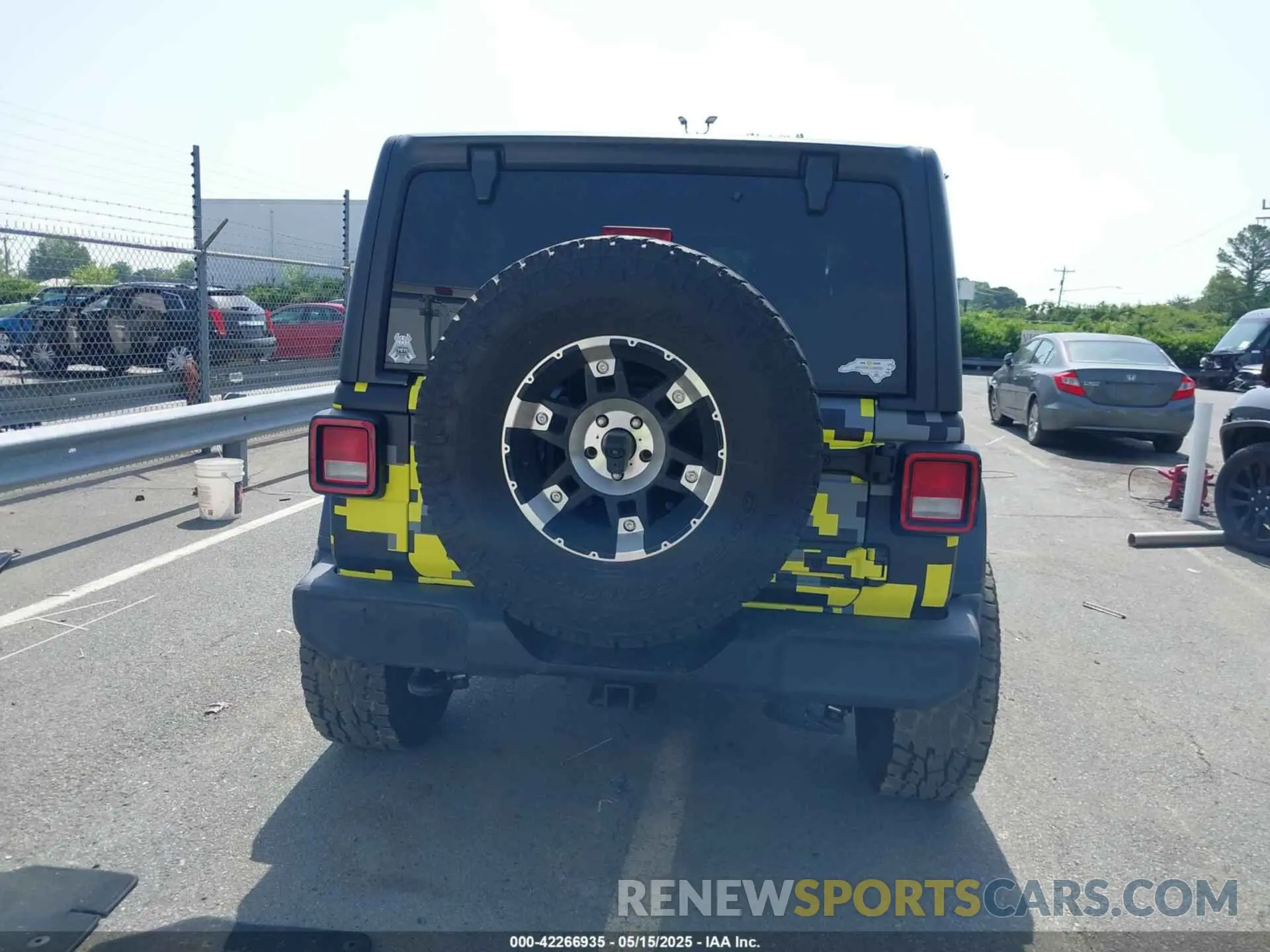 16 Photograph of a damaged car 1C4HJXDN0KW682649 JEEP WRANGLER UNLIMITED 2019