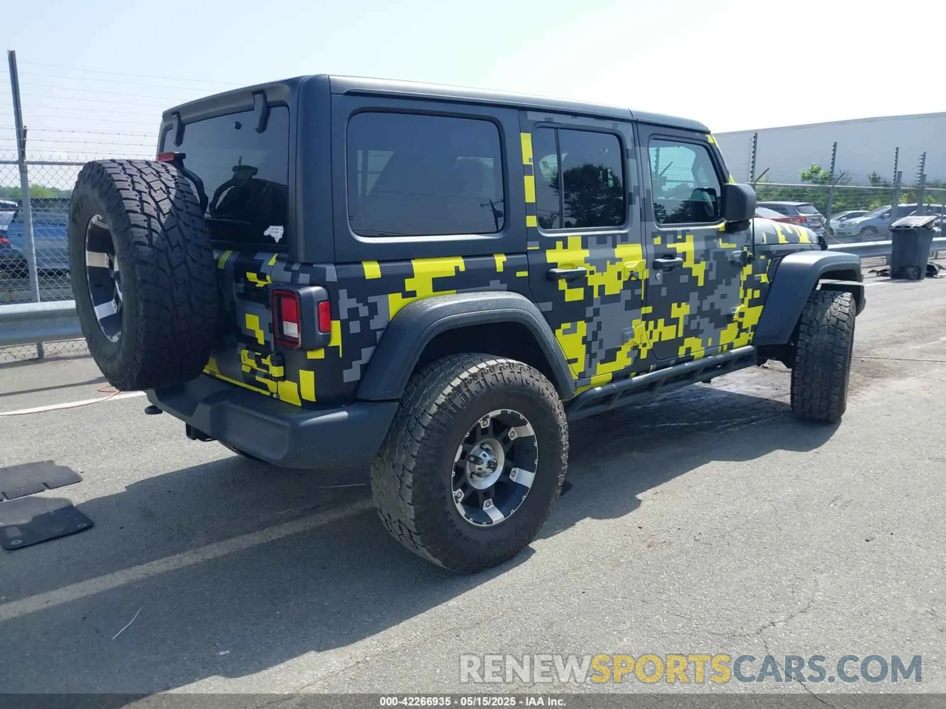 4 Photograph of a damaged car 1C4HJXDN0KW682649 JEEP WRANGLER UNLIMITED 2019