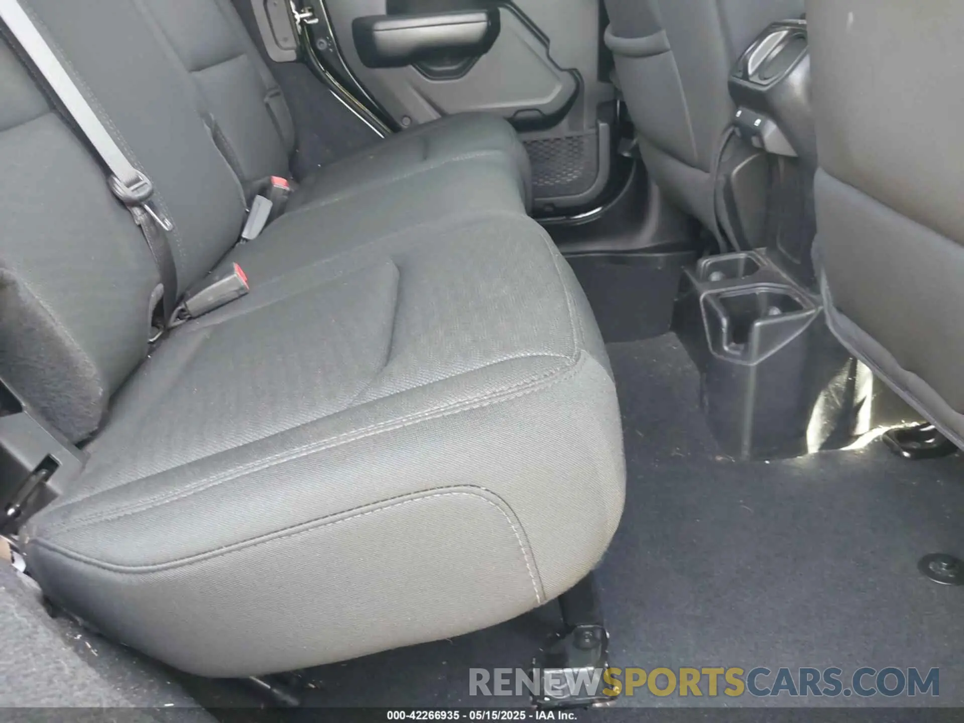 8 Photograph of a damaged car 1C4HJXDN0KW682649 JEEP WRANGLER UNLIMITED 2019