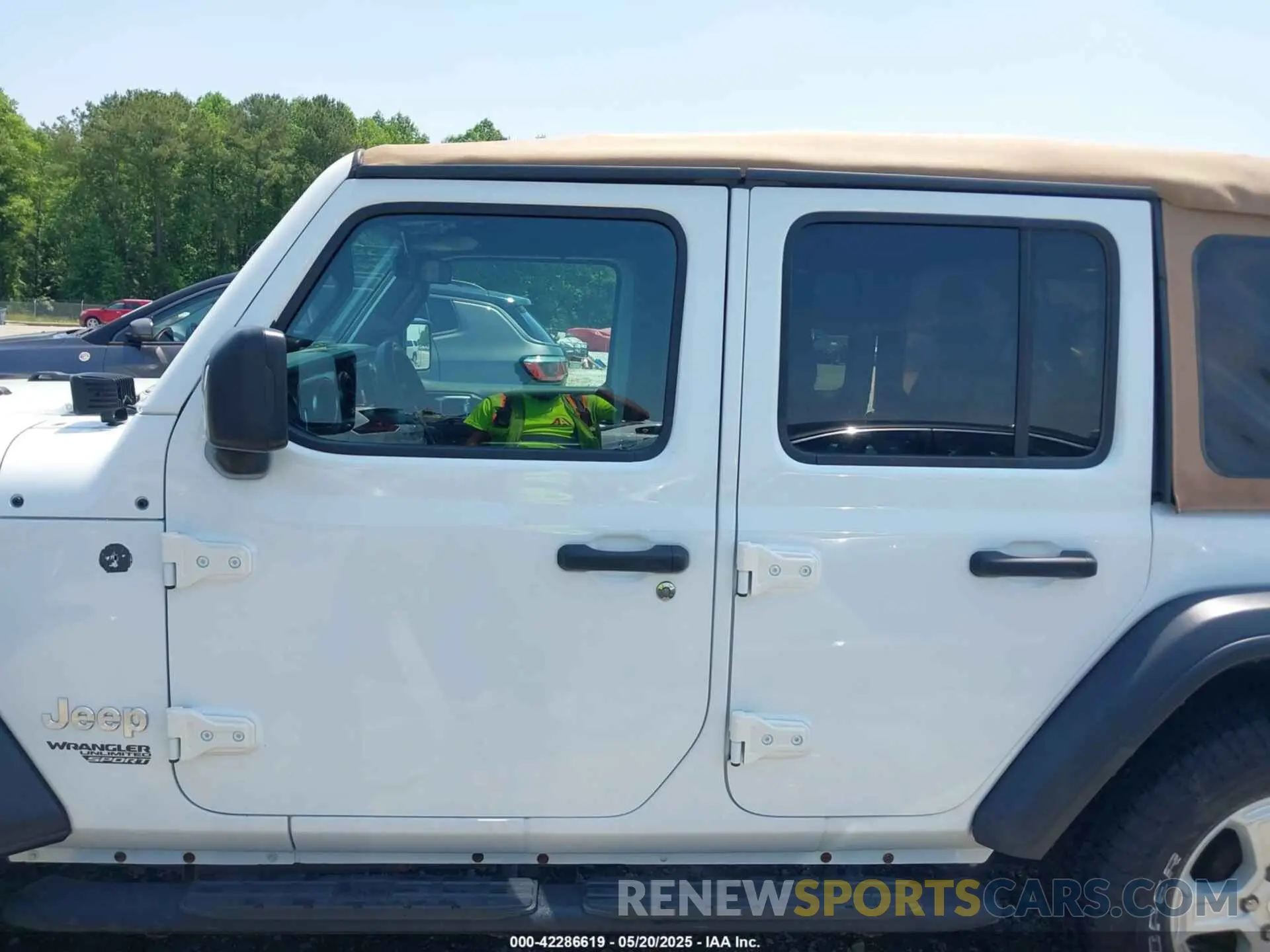 14 Photograph of a damaged car 1C4HJXDN2KW508341 JEEP WRANGLER UNLIMITED 2019