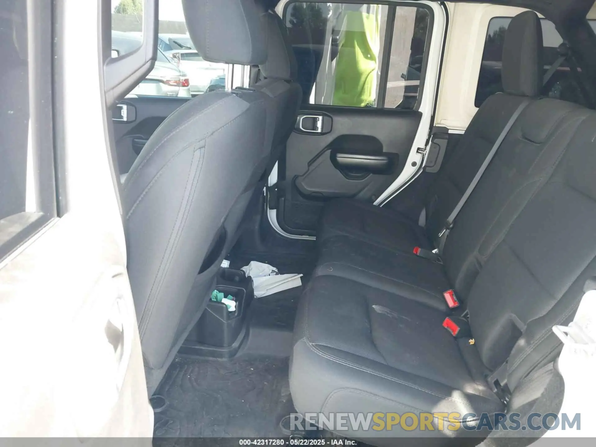 8 Photograph of a damaged car 1C4HJXDN4KW570520 JEEP WRANGLER UNLIMITED 2019