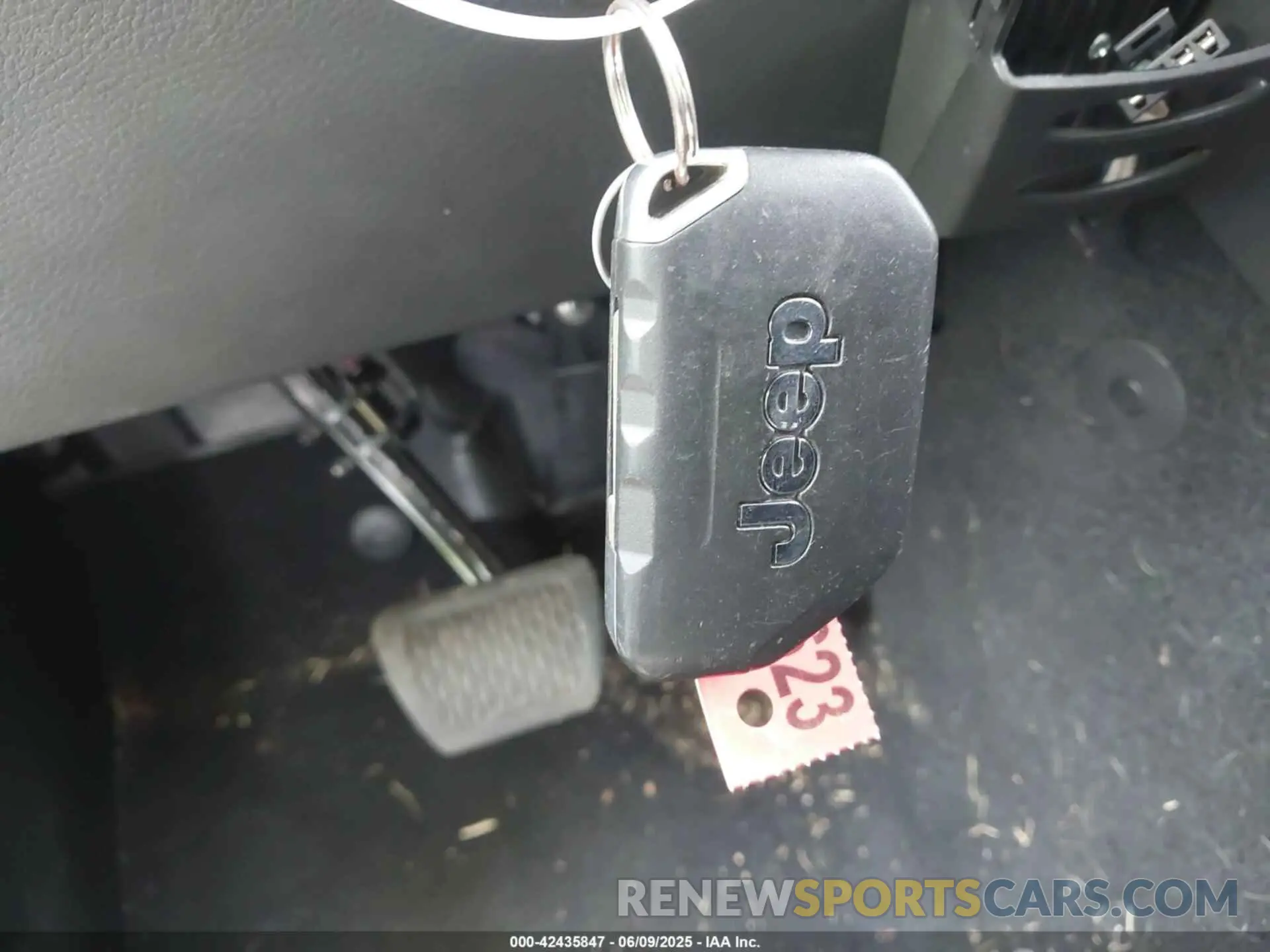 11 Photograph of a damaged car 1C4HJXDN4KW577273 JEEP WRANGLER UNLIMITED 2019