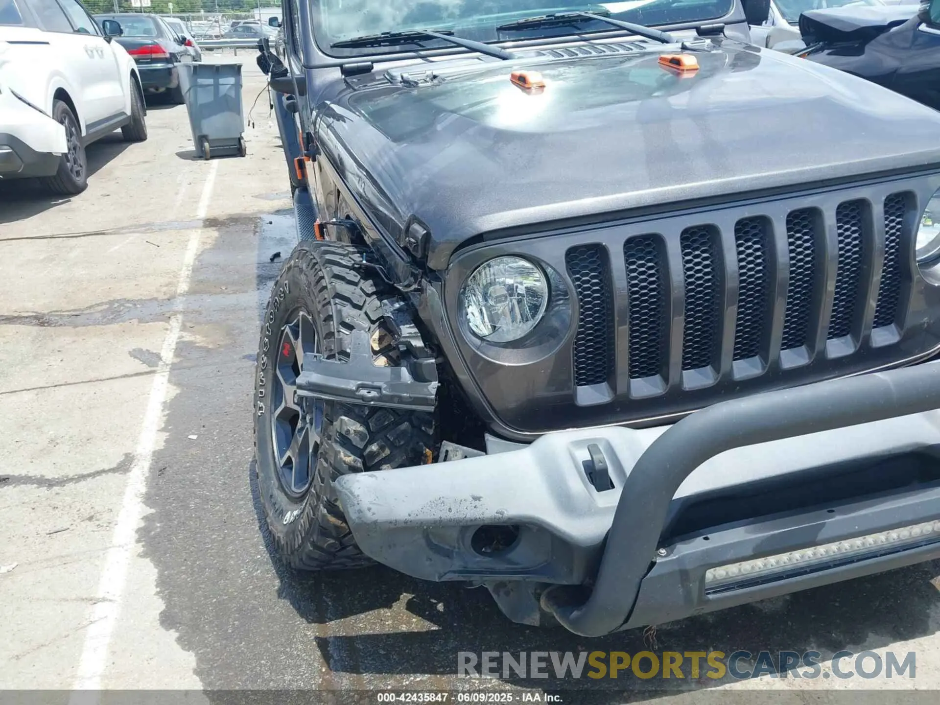 17 Photograph of a damaged car 1C4HJXDN4KW577273 JEEP WRANGLER UNLIMITED 2019