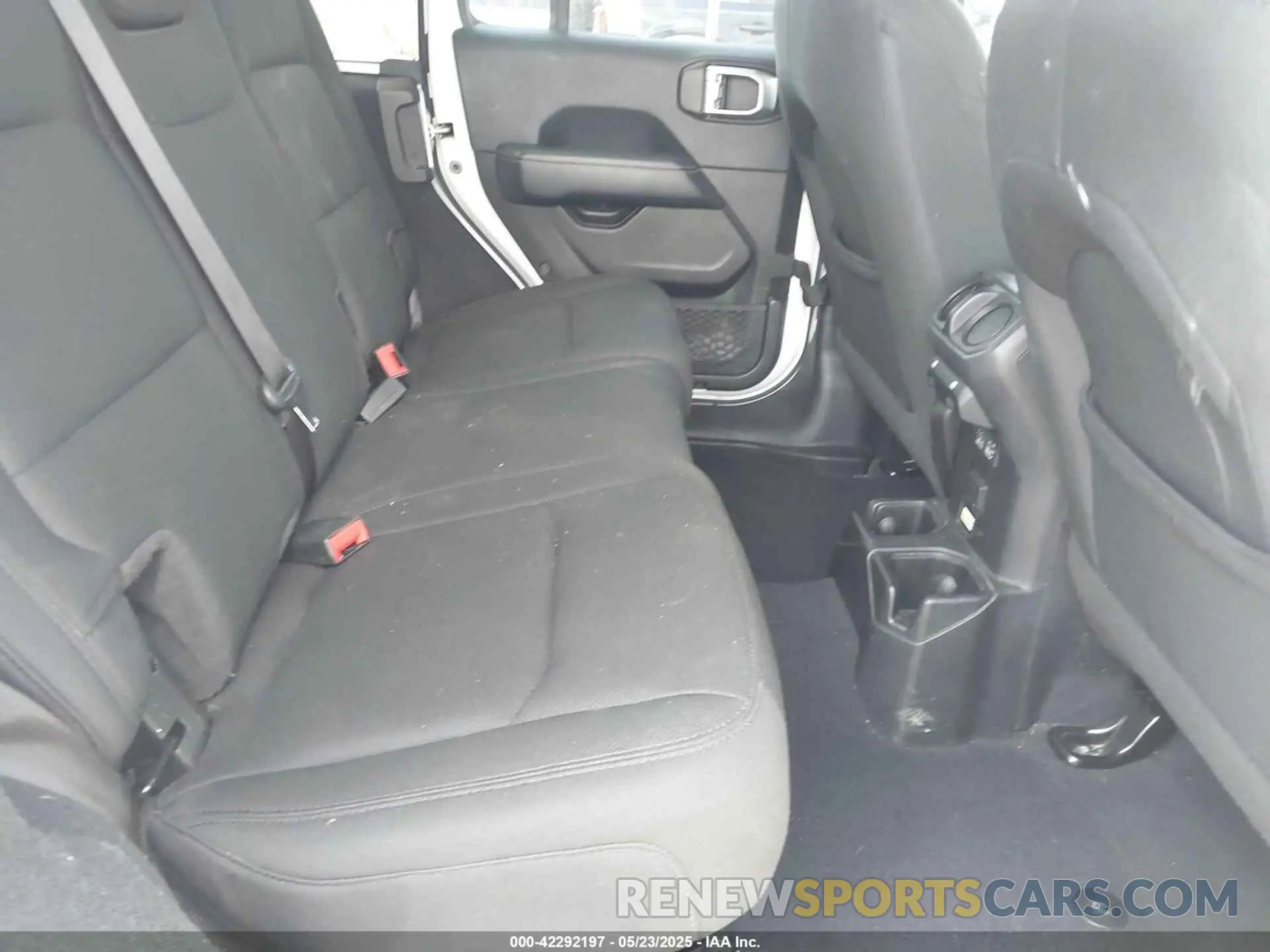 8 Photograph of a damaged car 1C4HJXEG2KW576753 JEEP WRANGLER UNLIMITED 2019