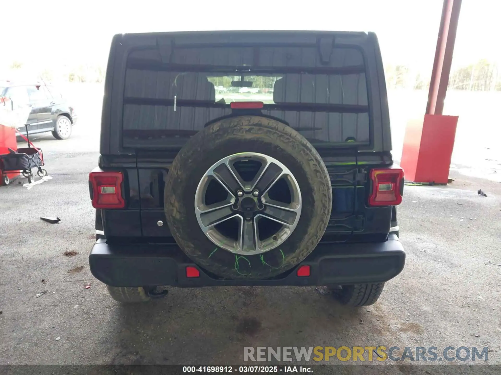 17 Photograph of a damaged car 1C4HJXEG5KW532861 JEEP WRANGLER UNLIMITED 2019