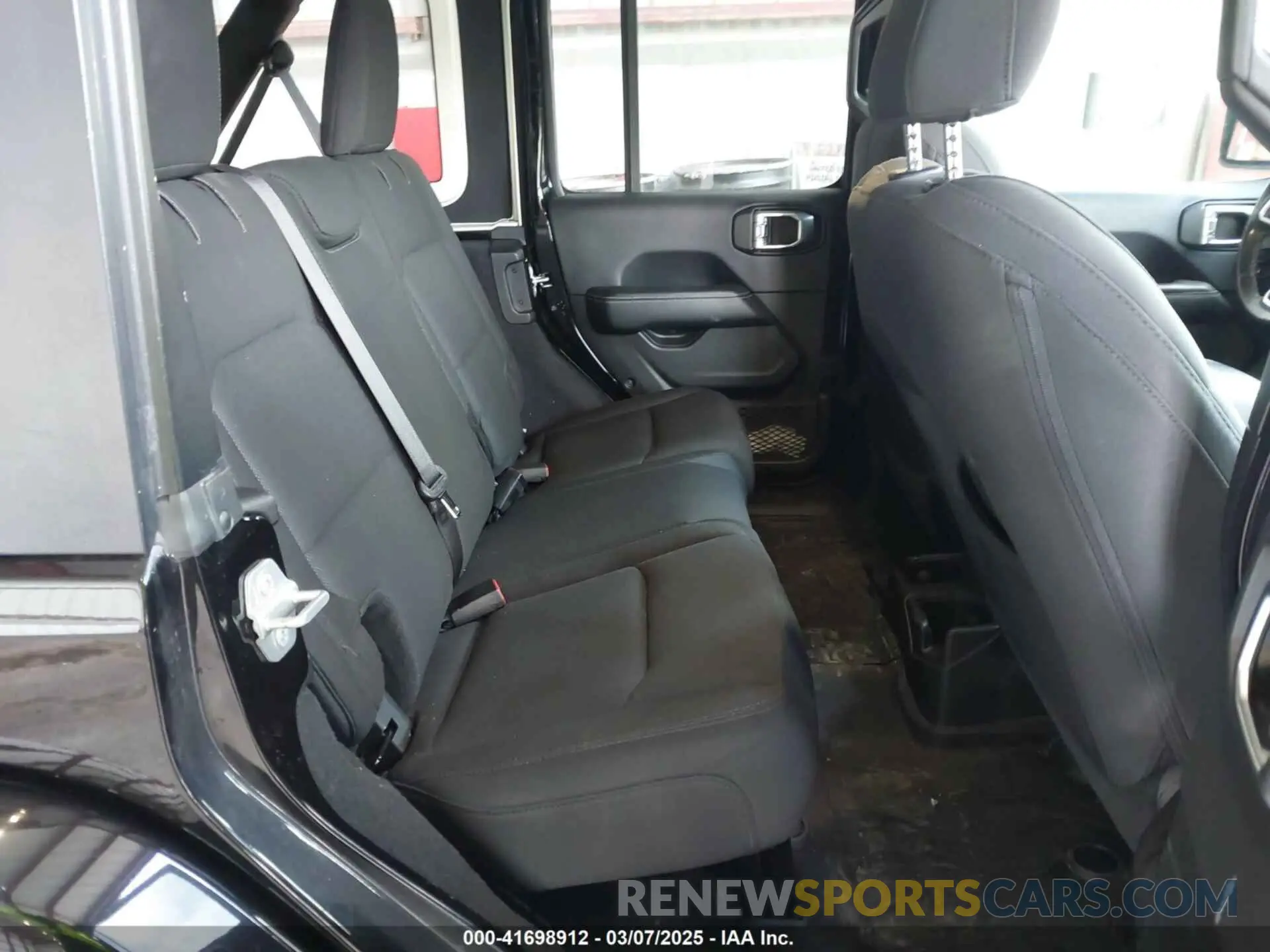 8 Photograph of a damaged car 1C4HJXEG5KW532861 JEEP WRANGLER UNLIMITED 2019