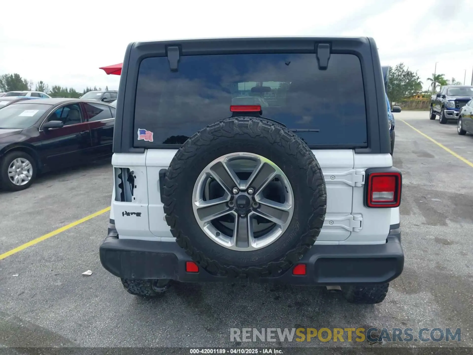 16 Photograph of a damaged car 1C4HJXEN0KW623325 JEEP WRANGLER UNLIMITED 2019