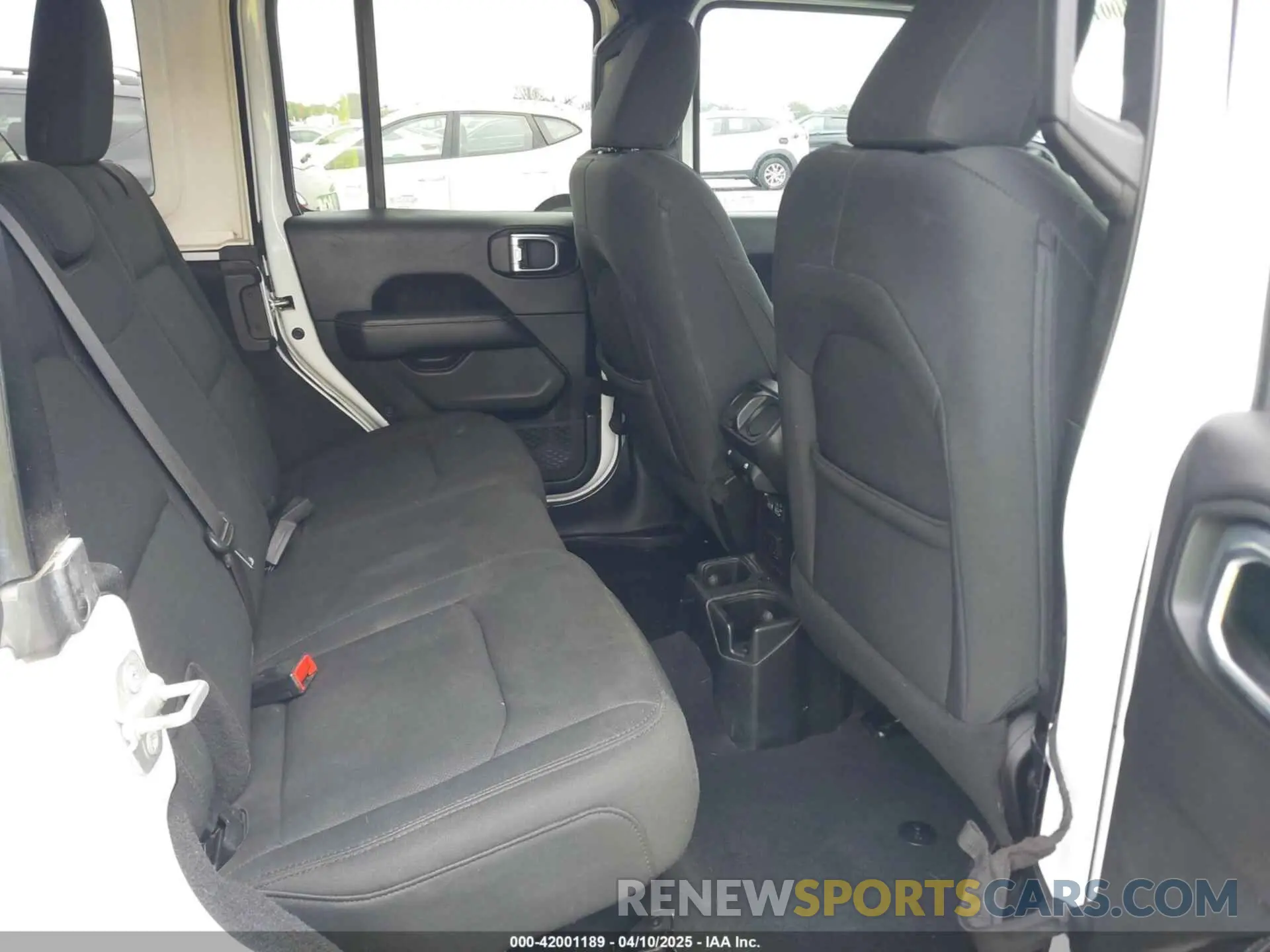 8 Photograph of a damaged car 1C4HJXEN0KW623325 JEEP WRANGLER UNLIMITED 2019