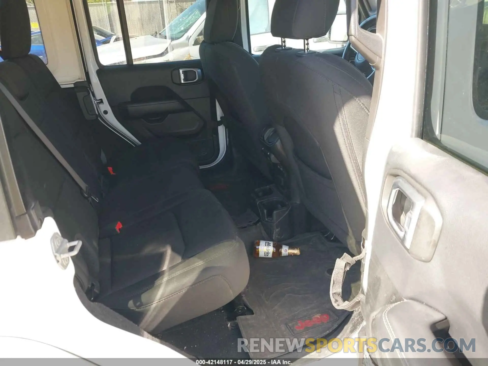 8 Photograph of a damaged car 1C4HJXEN3KW591602 JEEP WRANGLER UNLIMITED 2019