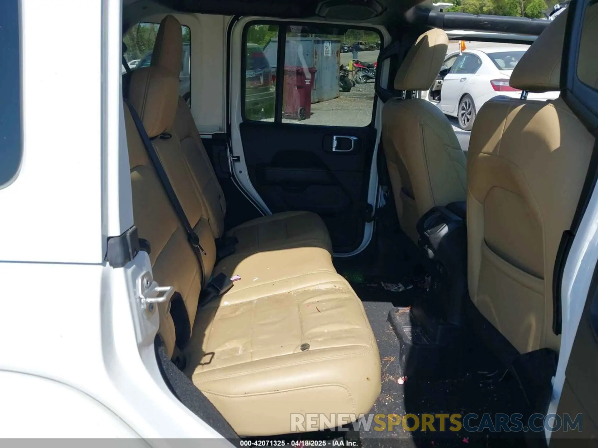 8 Photograph of a damaged car 1C4HJXEN5KW509806 JEEP WRANGLER UNLIMITED 2019