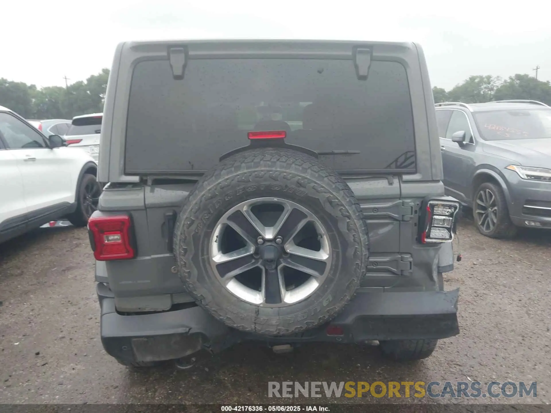 16 Photograph of a damaged car 1C4HJXEN6KW500998 JEEP WRANGLER UNLIMITED 2019