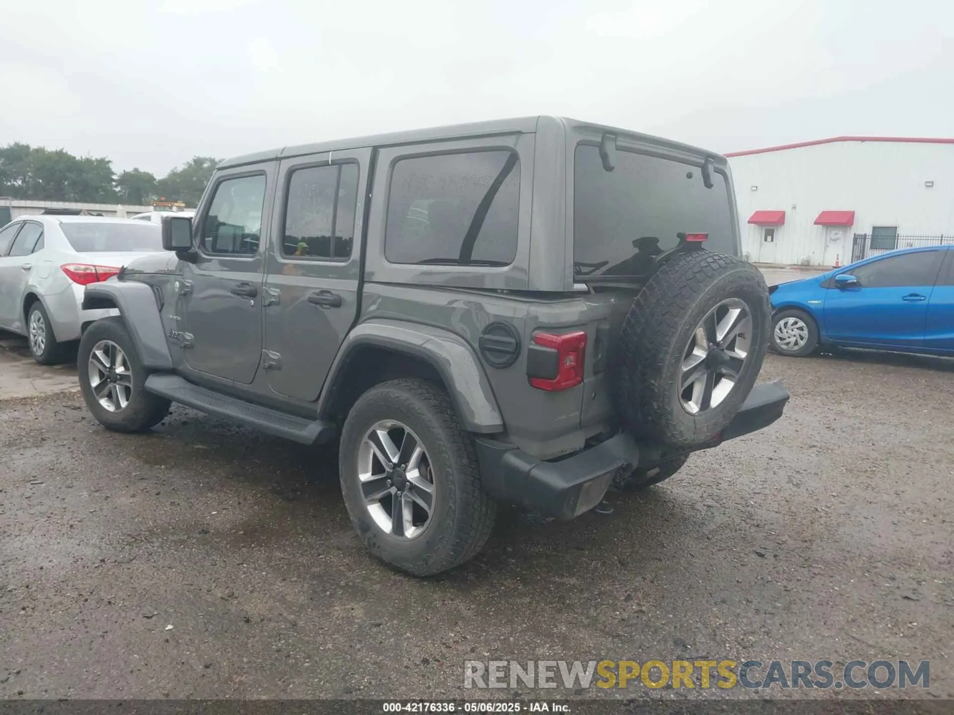 3 Photograph of a damaged car 1C4HJXEN6KW500998 JEEP WRANGLER UNLIMITED 2019
