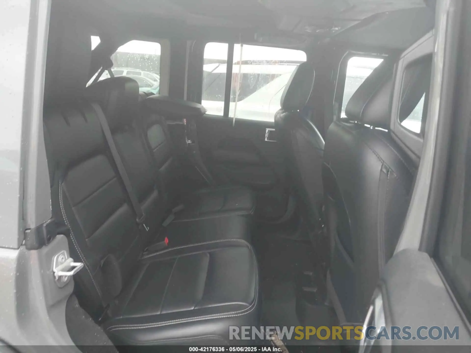 8 Photograph of a damaged car 1C4HJXEN6KW500998 JEEP WRANGLER UNLIMITED 2019