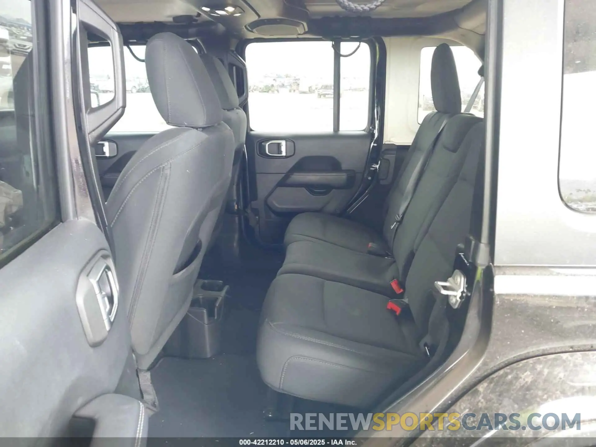 8 Photograph of a damaged car 1C4HJXEN6KW507563 JEEP WRANGLER UNLIMITED 2019